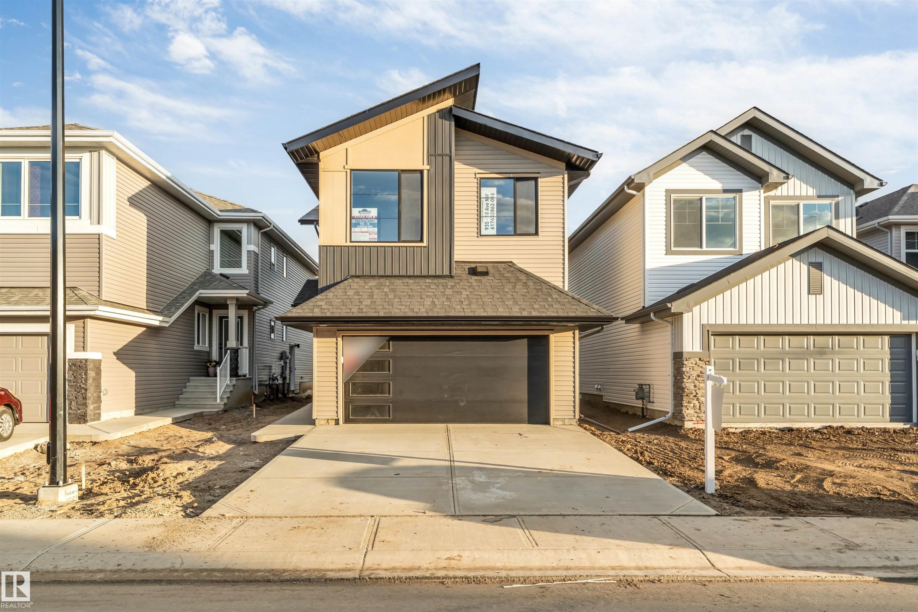 935 18 Avenue, Edmonton, AB - Outdoor With Facade