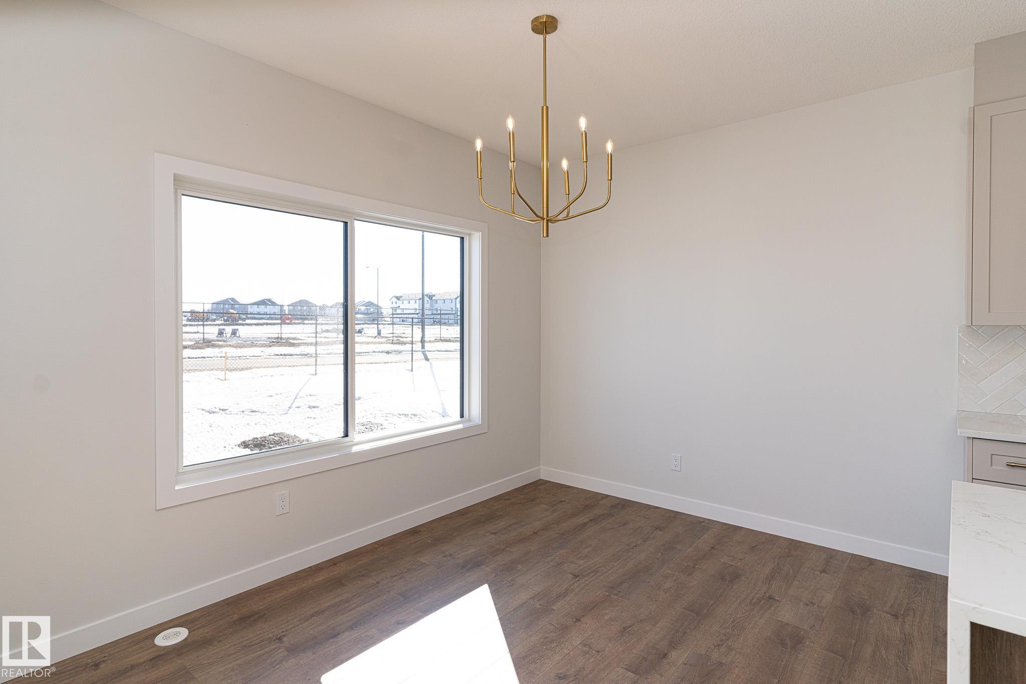 935 18 Avenue, Edmonton, AB - Indoor Photo Showing Other Room