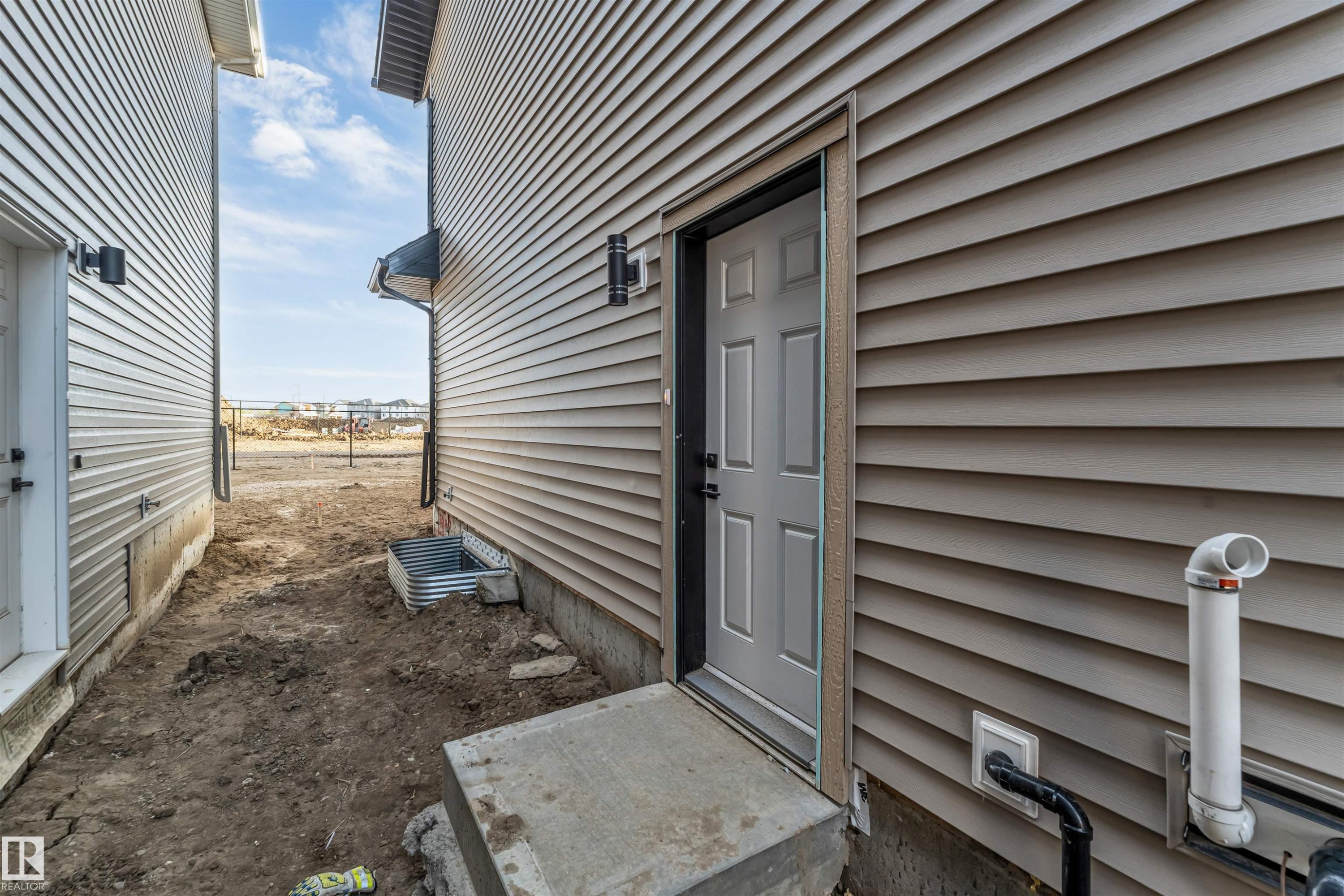 935 18 Avenue, Edmonton, AB - Outdoor With Exterior