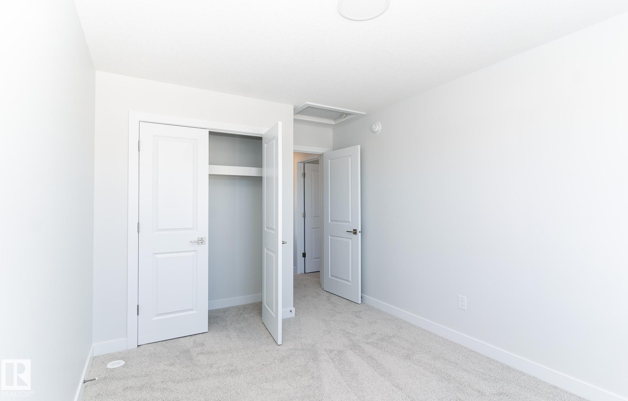 935 18 Avenue, Edmonton, AB - Indoor Photo Showing Other Room
