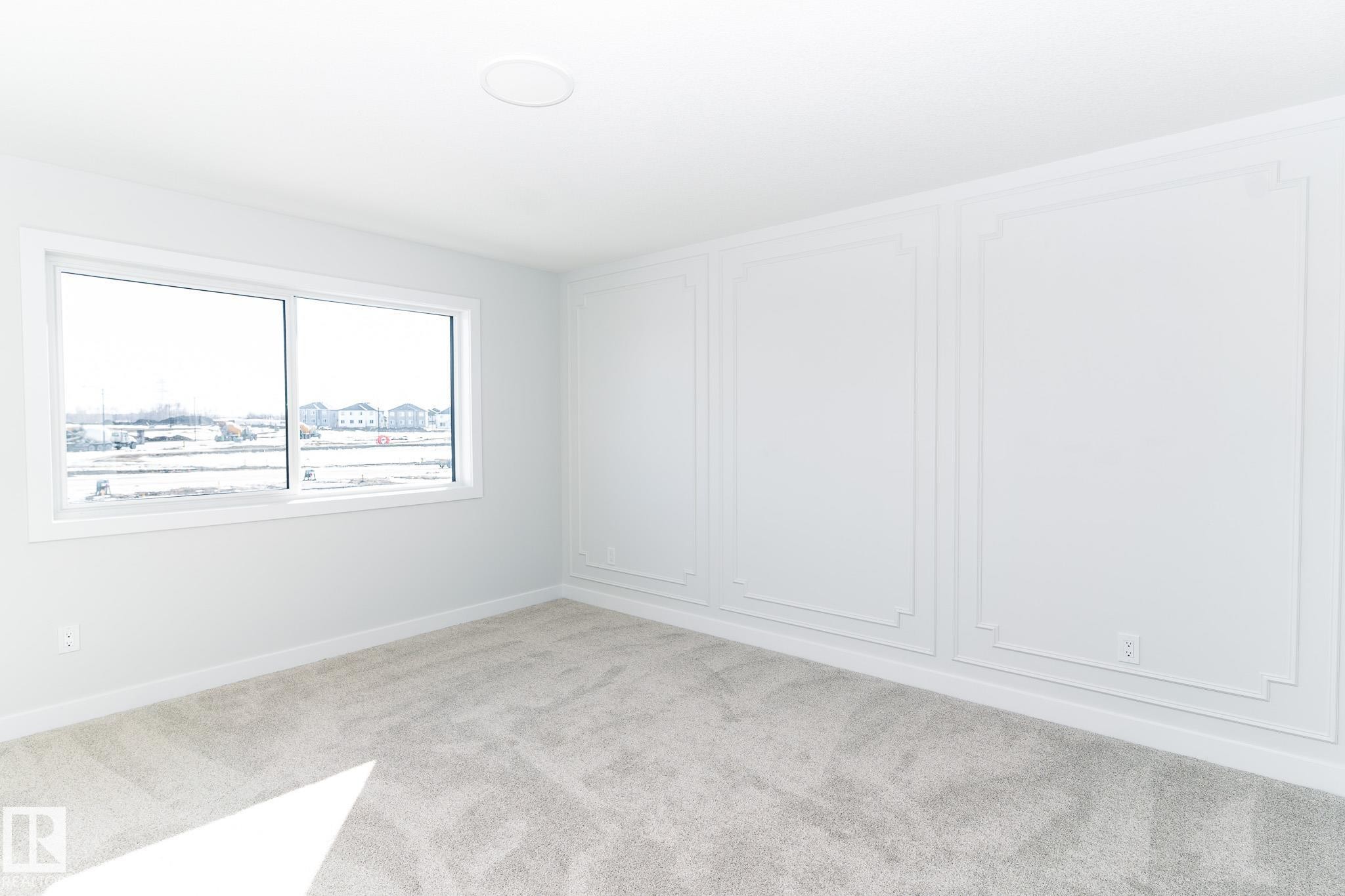 935 18 Avenue, Edmonton, AB - Indoor Photo Showing Other Room