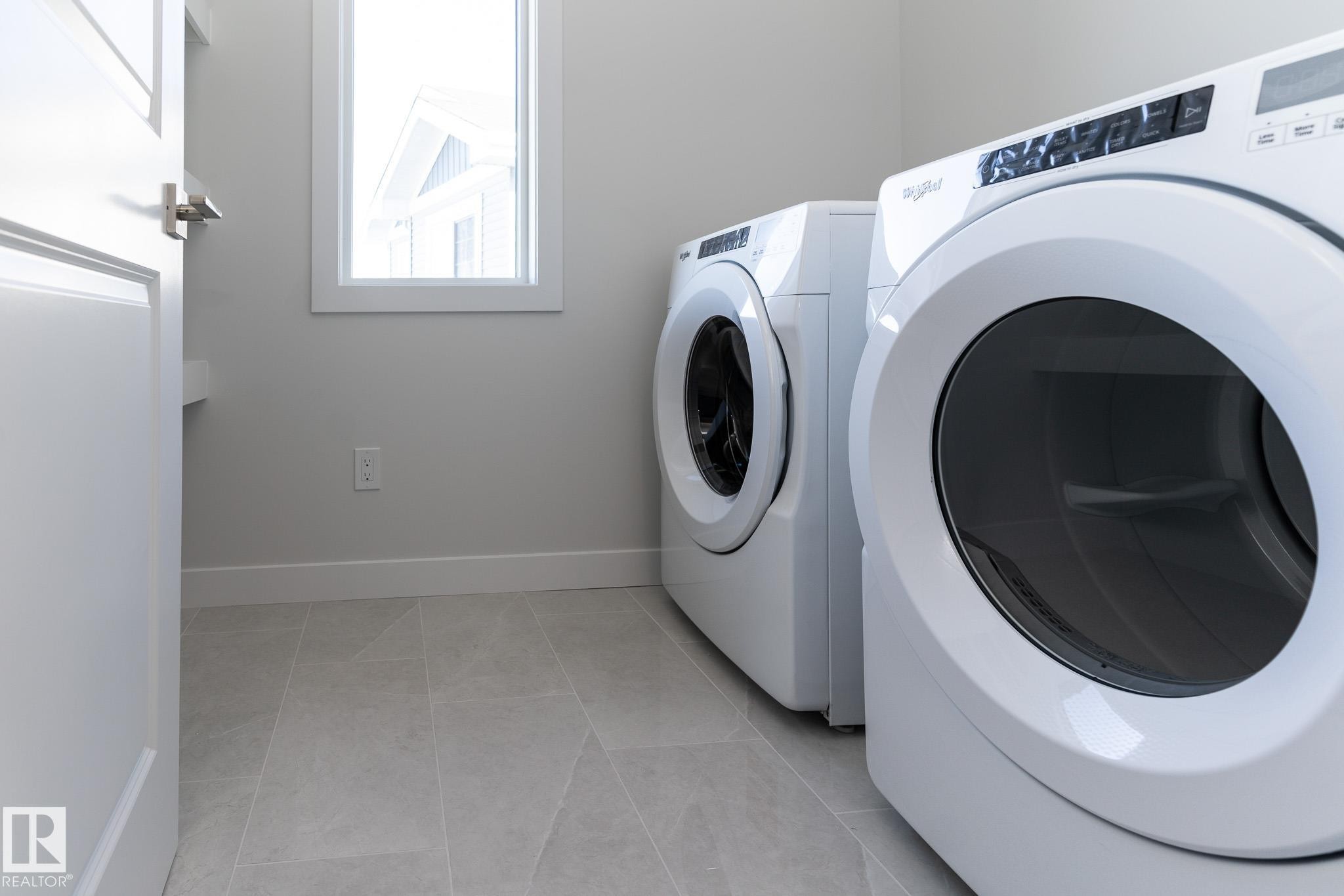 935 18 Avenue, Edmonton, AB - Indoor Photo Showing Laundry Room