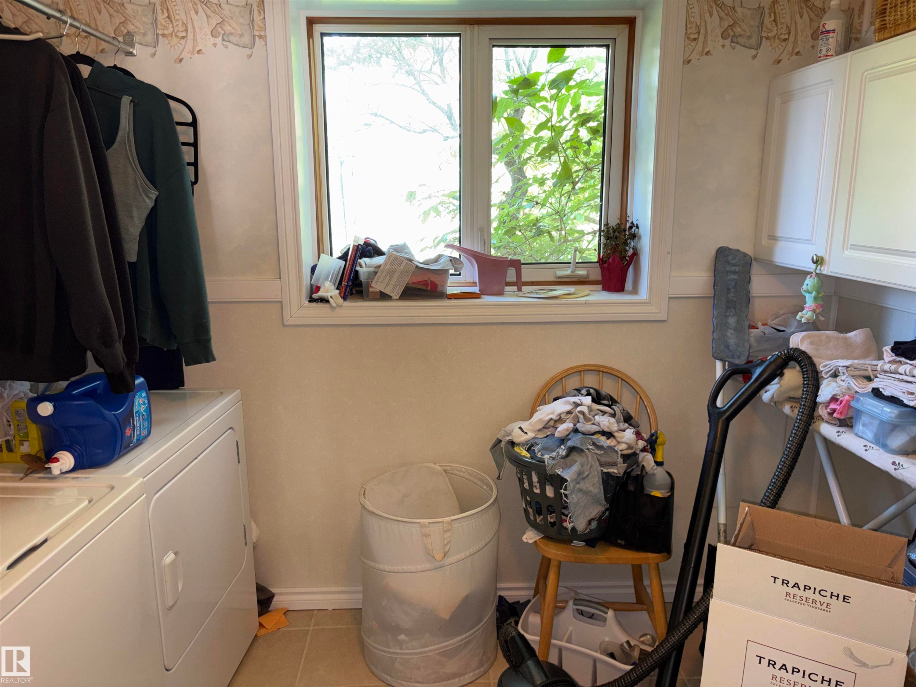 Image quality insufficient for description - 8812 146 Street, Edmonton, AB