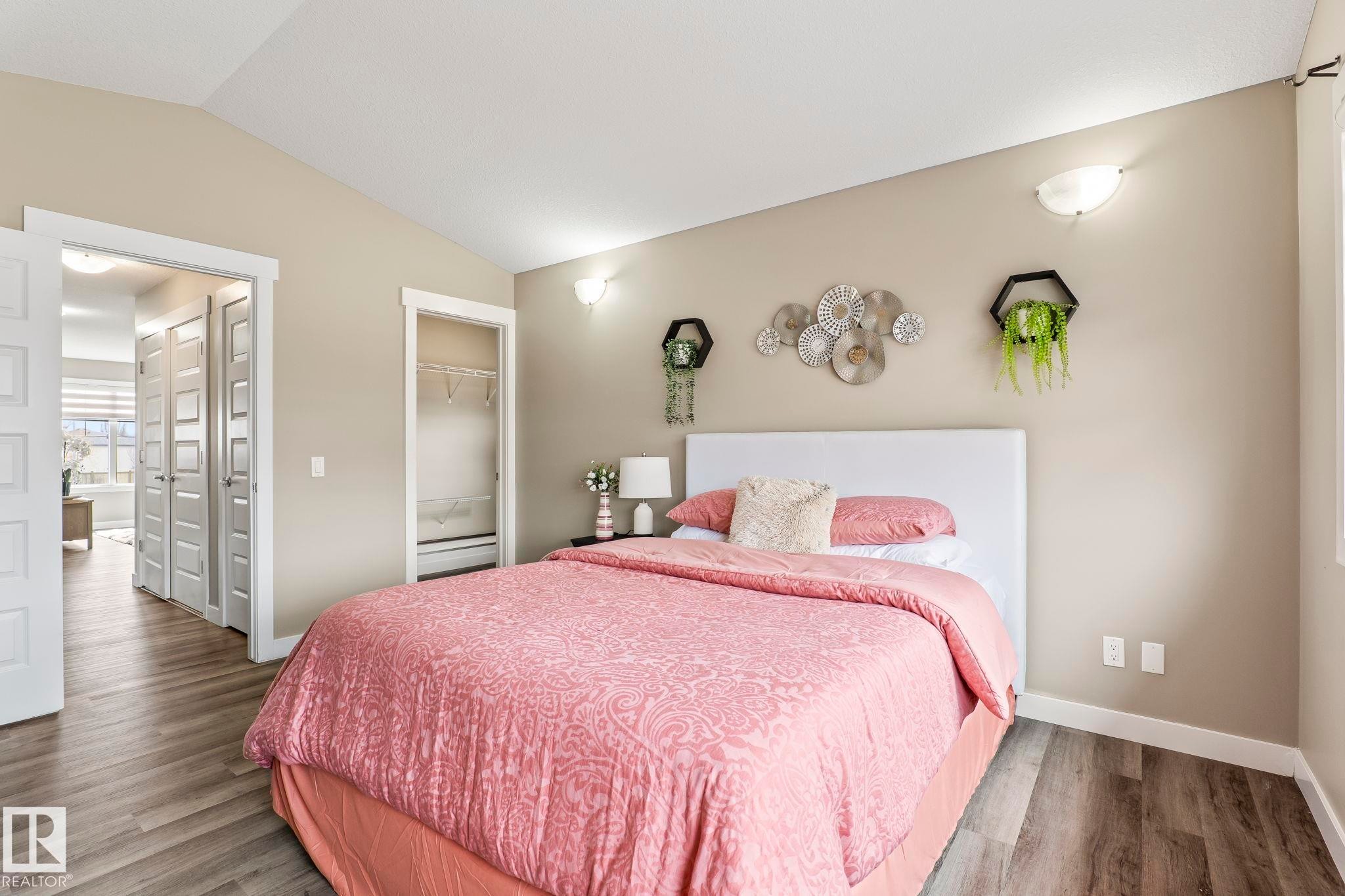 Bedroom featuring wood-finish flooring, vaulted ceiling, and neutral-toned walls - 8431 216 St Nw Nw, Edmonton, AB - Indoor Photo Showing Bedroom