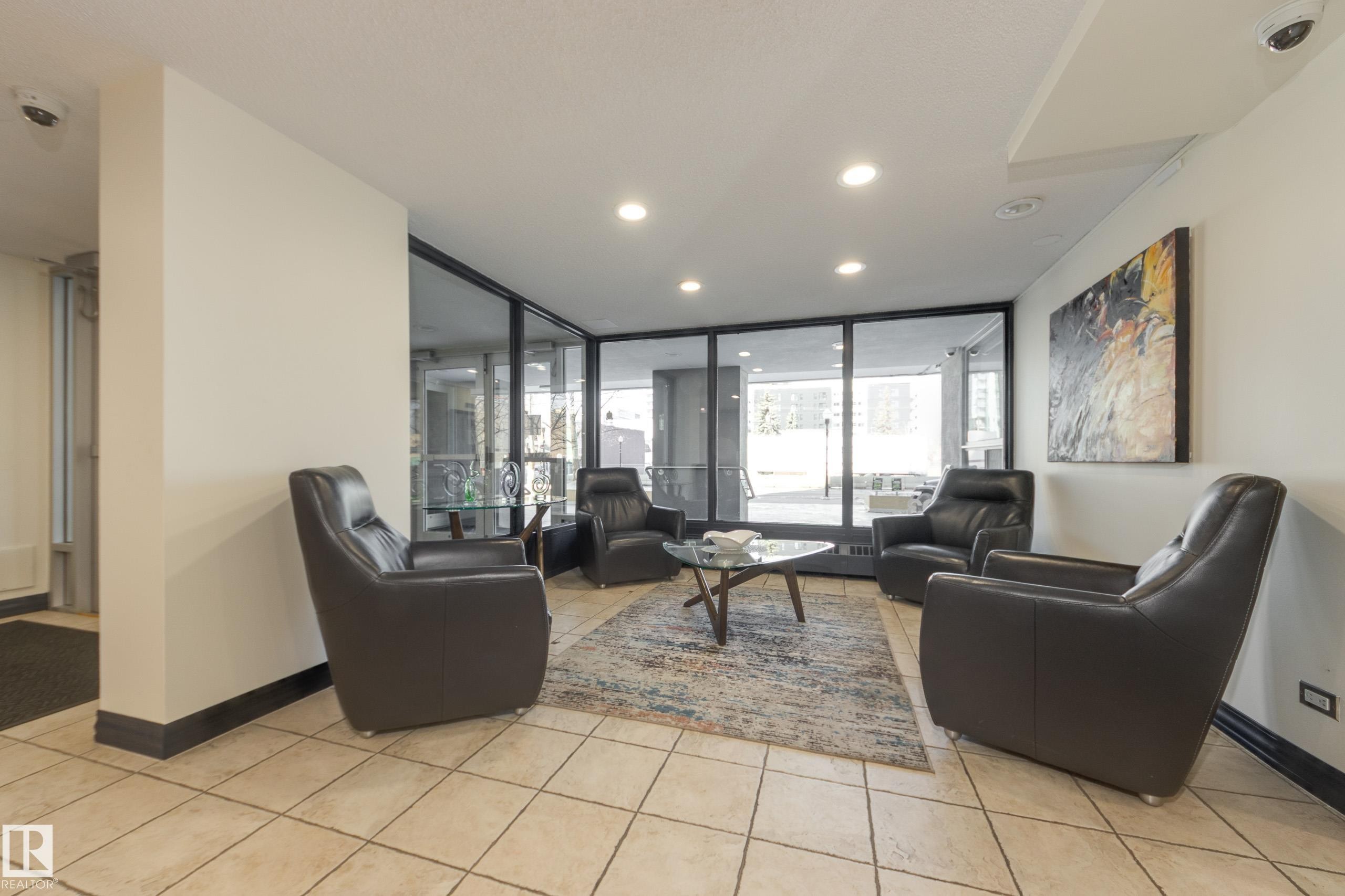 1406 12303 Jasper Avenue, Edmonton, AB - Indoor