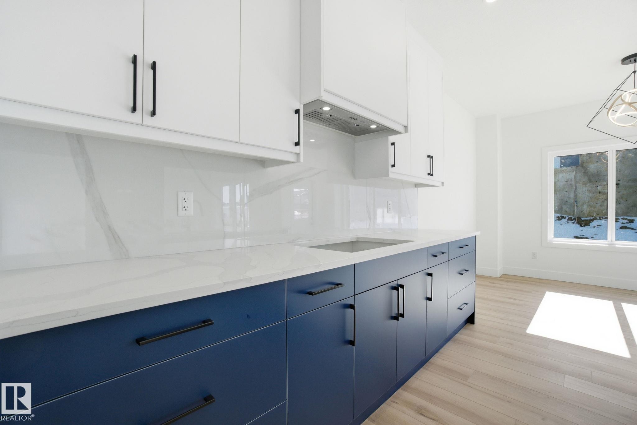 1407 Osprey Crest, Edmonton, AB - Indoor Photo Showing Kitchen