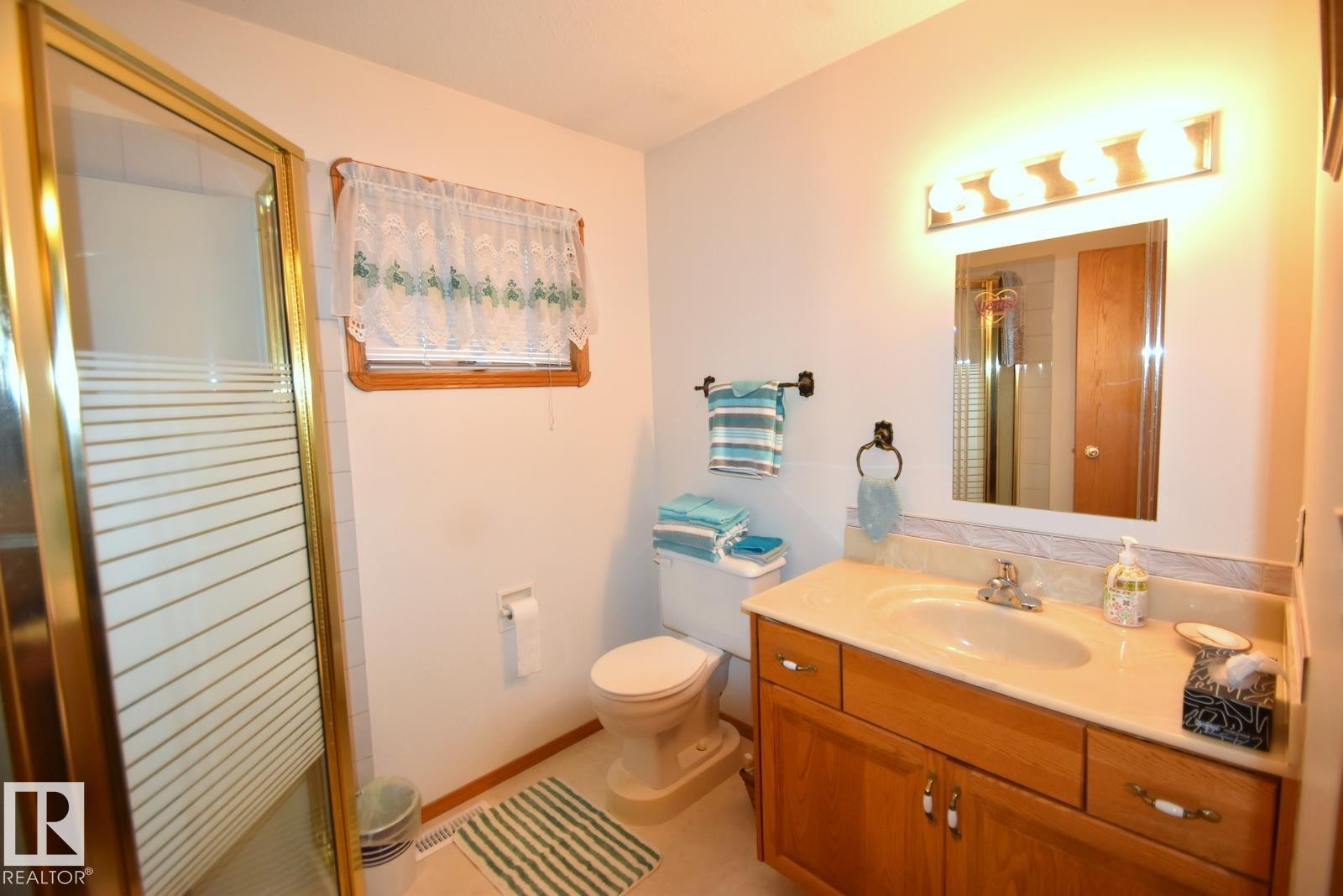 5204 1 Avenue E, Boyle, AB - Indoor Photo Showing Bathroom