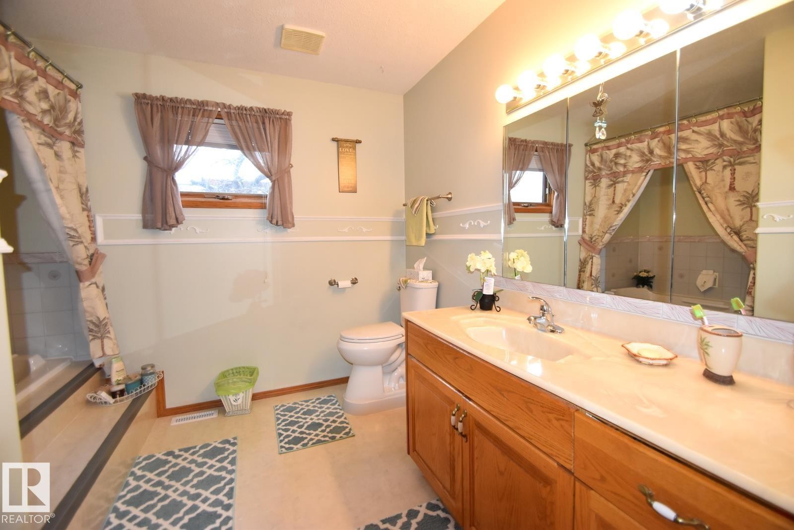 5204 1 Avenue E, Boyle, AB - Indoor Photo Showing Bathroom