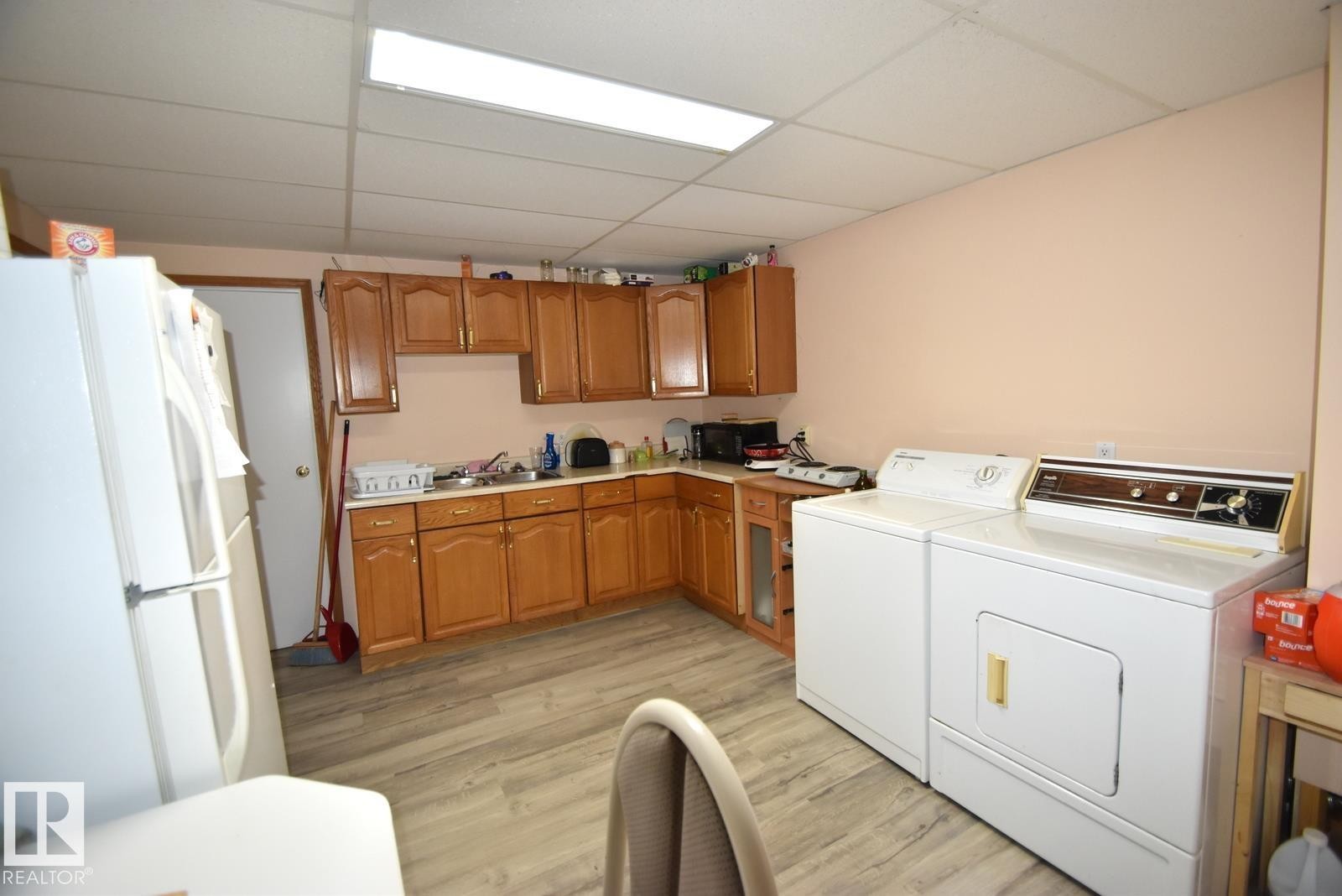 5204 1 Avenue E, Boyle, AB - Indoor Photo Showing Laundry Room