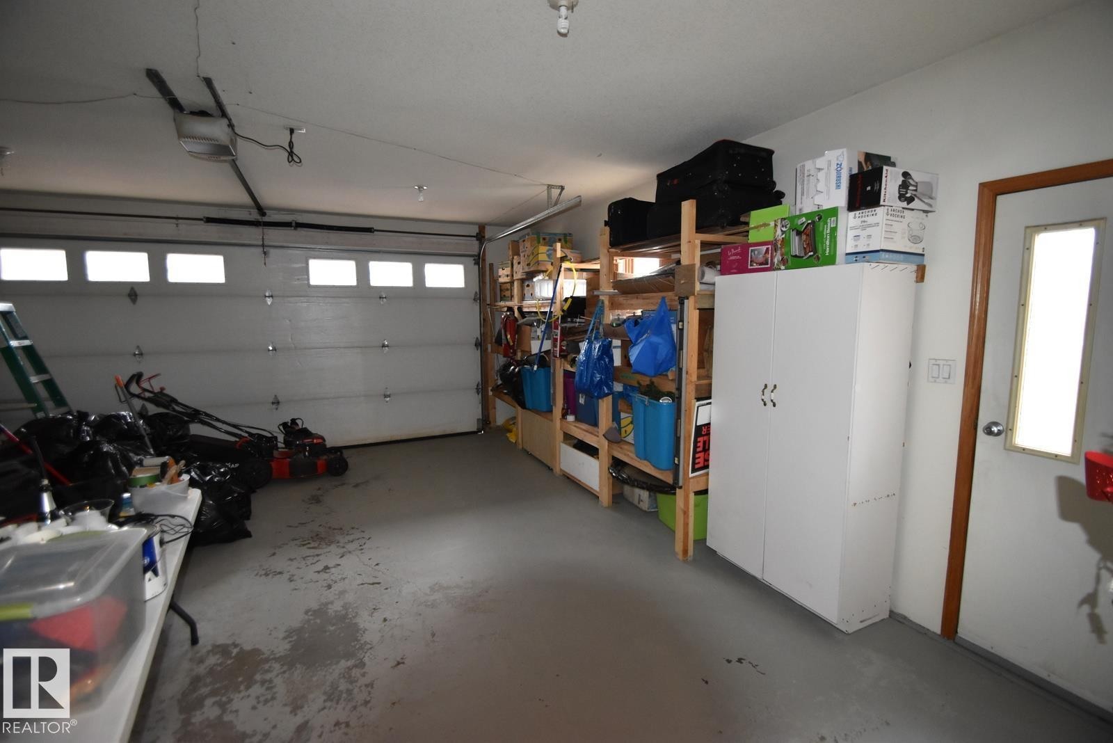 5204 1 Avenue E, Boyle, AB - Indoor Photo Showing Garage