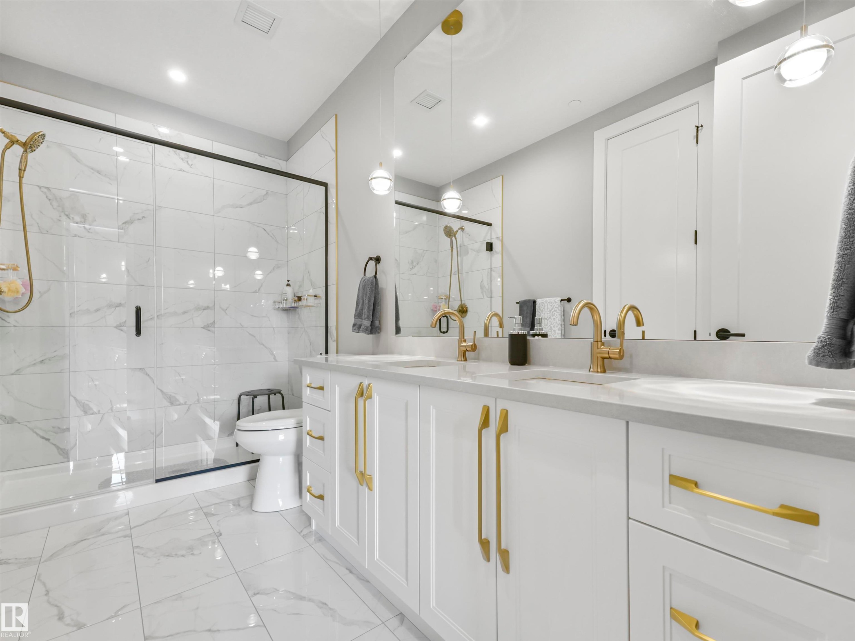 101 7471 May Common, Edmonton, AB - Indoor Photo Showing Bathroom