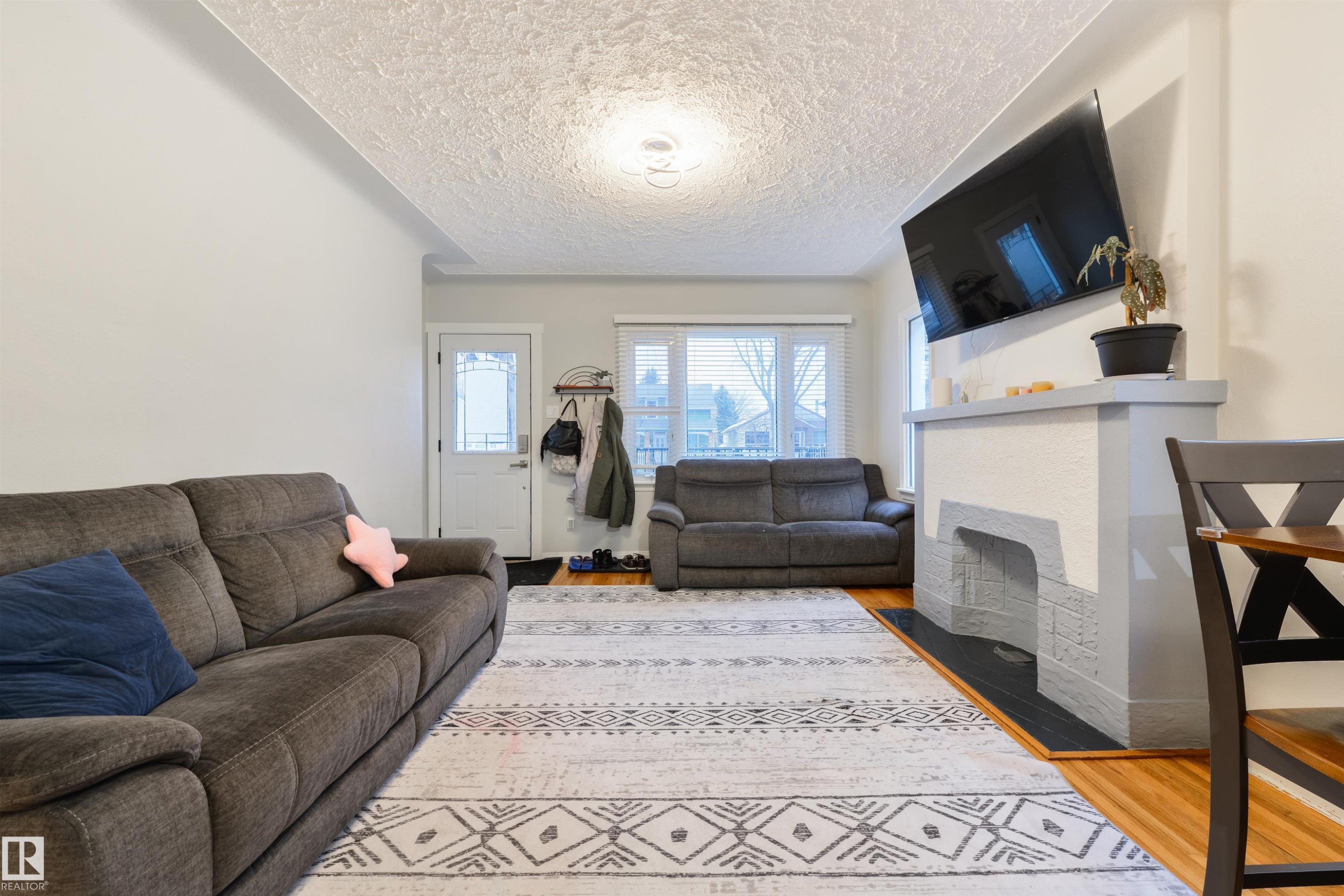 11208 66 Street, Edmonton, AB - Indoor Photo Showing Living Room With Fireplace