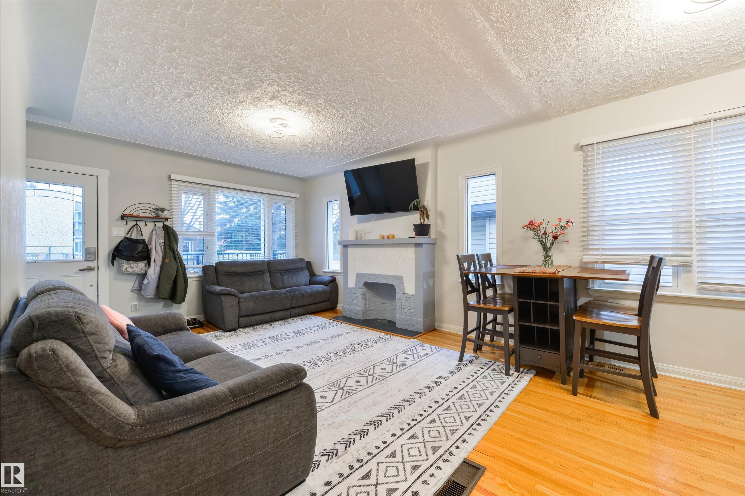 11208 66 Street, Edmonton, AB - Indoor With Fireplace