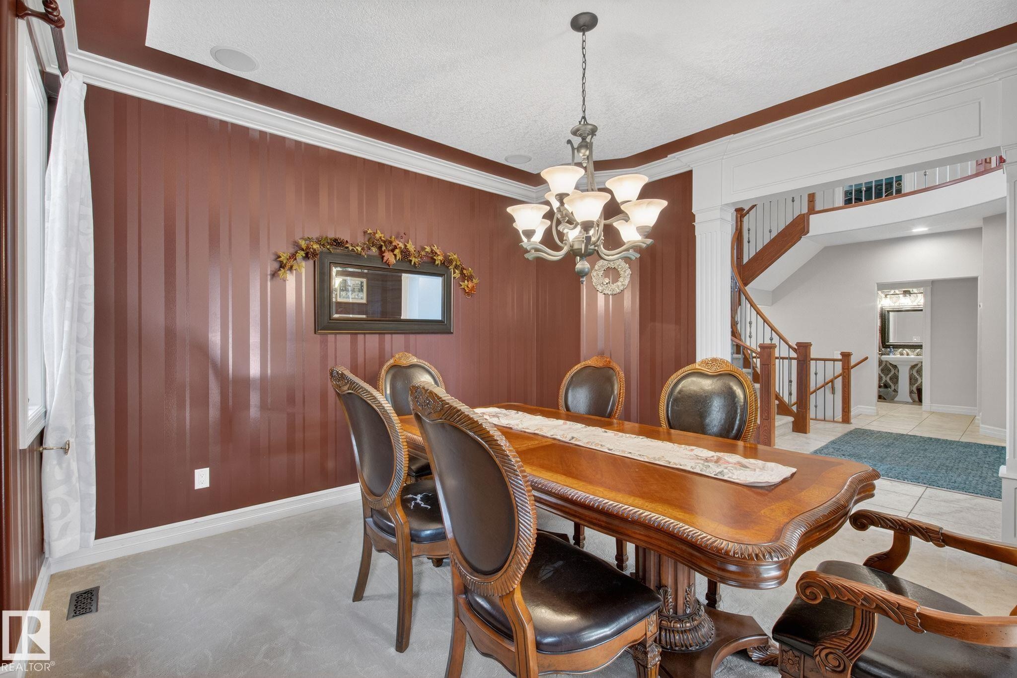 918 Hollingsworth Bend, Edmonton, AB - Indoor Photo Showing Dining Room