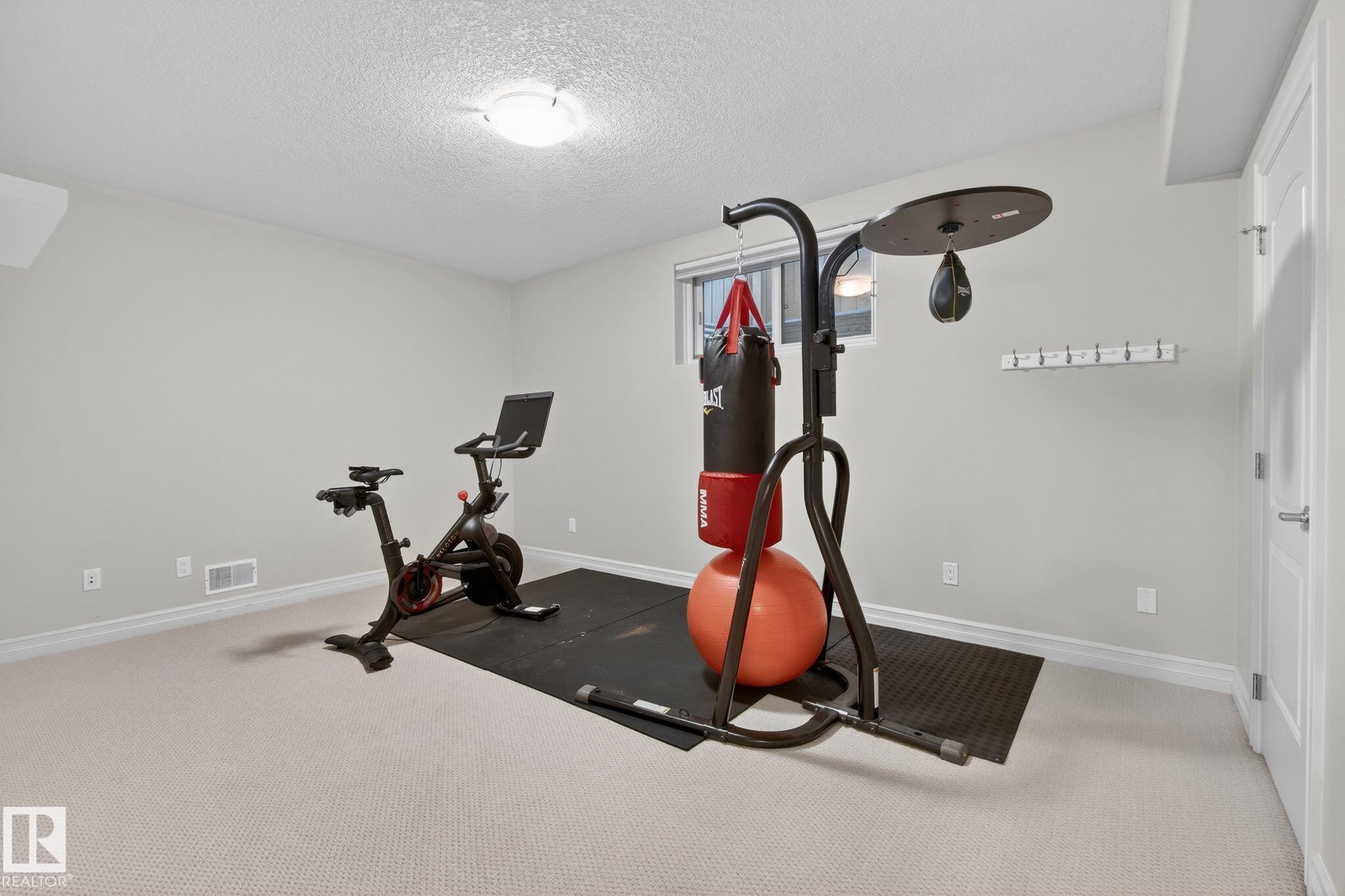918 Hollingsworth Bend, Edmonton, AB - Indoor Photo Showing Gym Room