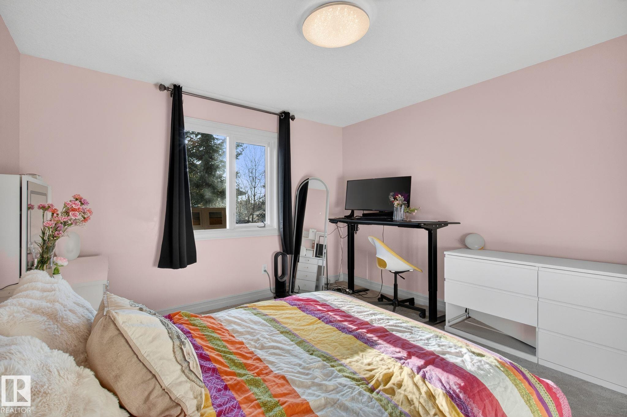 918 Hollingsworth Bend, Edmonton, AB - Indoor Photo Showing Bedroom