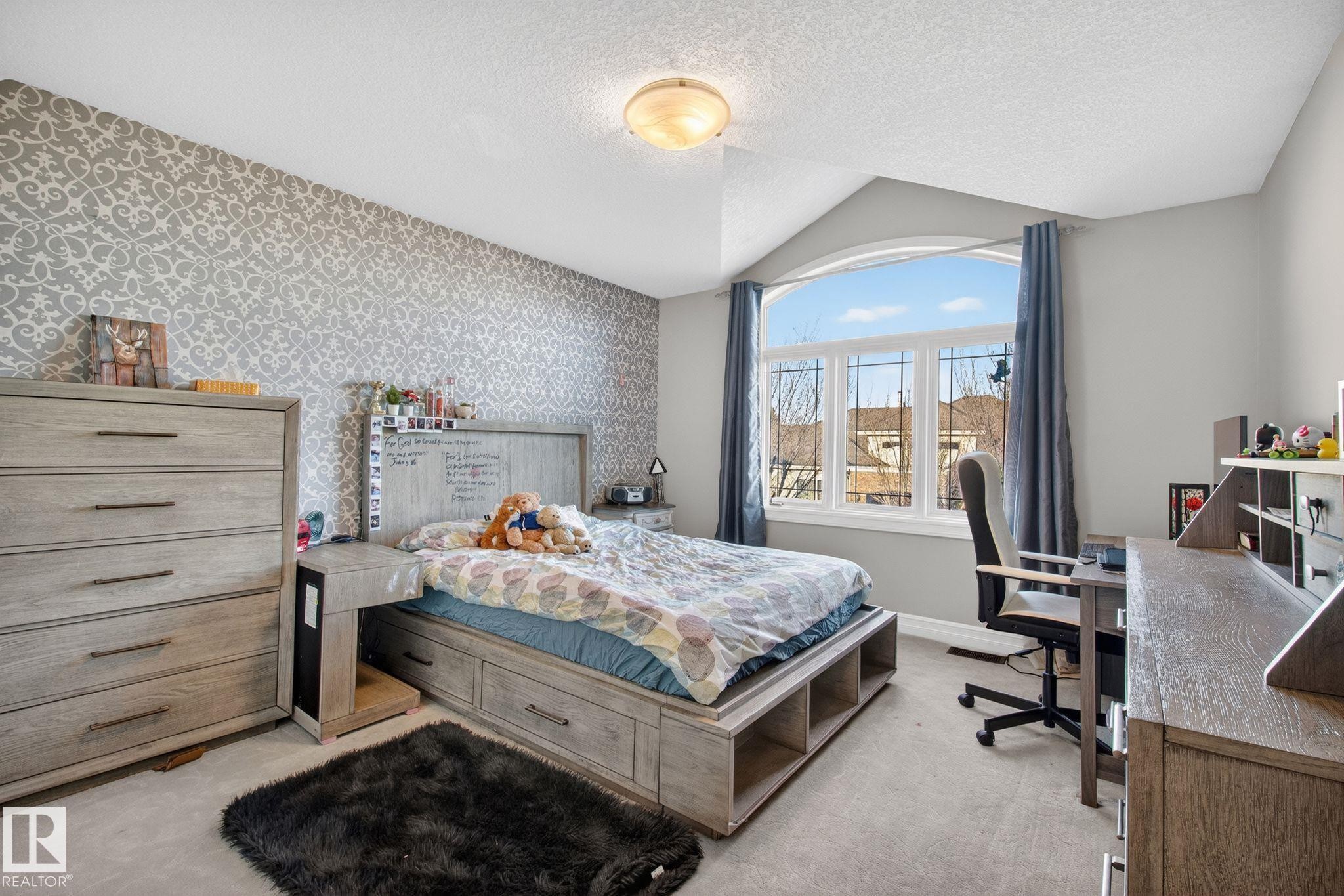 918 Hollingsworth Bend, Edmonton, AB - Indoor Photo Showing Bedroom