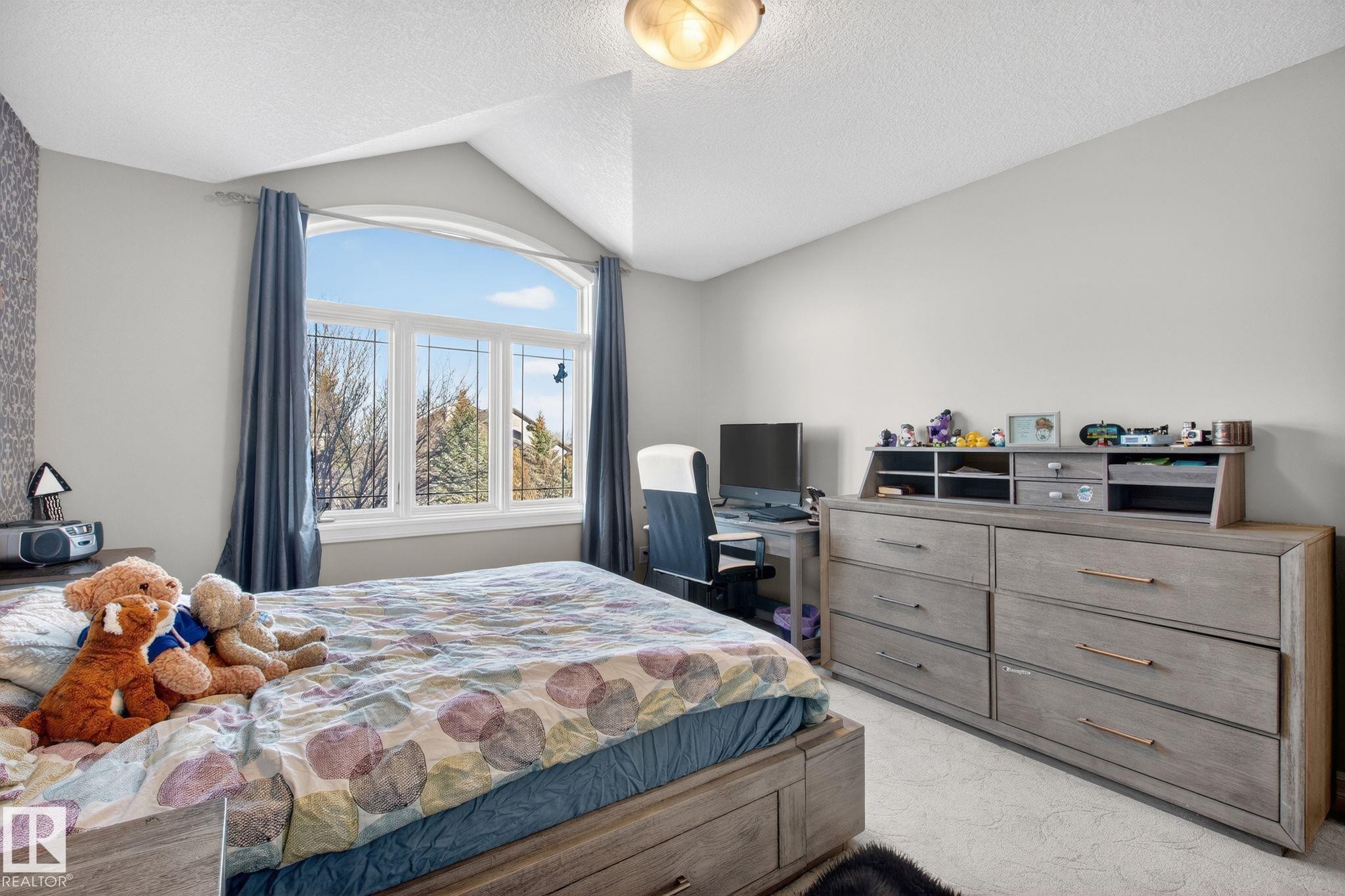 918 Hollingsworth Bend, Edmonton, AB - Indoor Photo Showing Bedroom