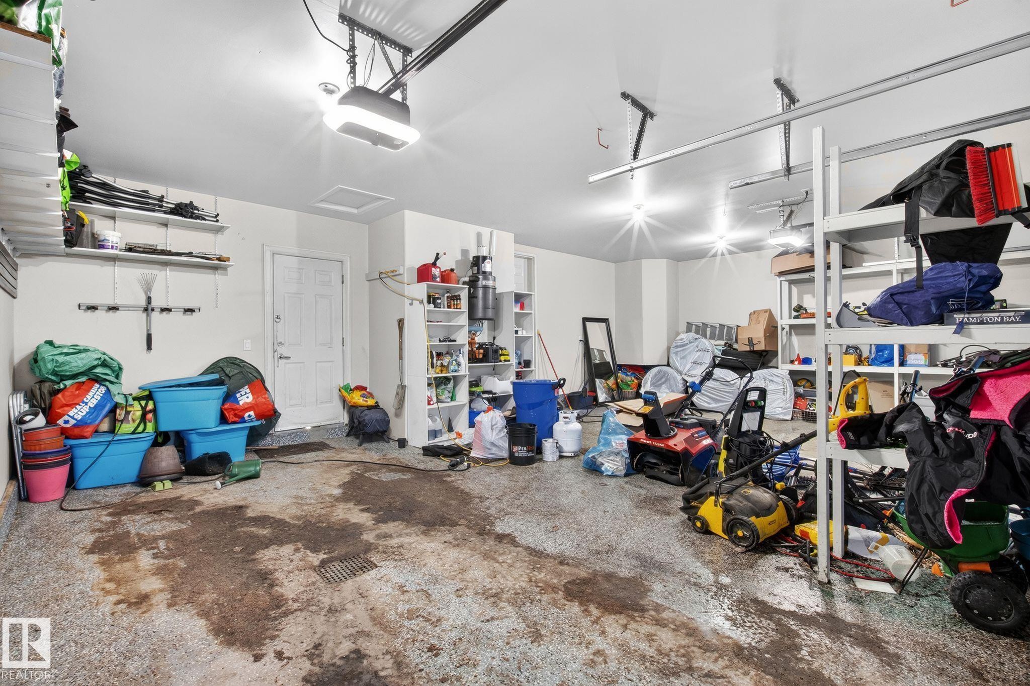 918 Hollingsworth Bend, Edmonton, AB - Indoor Photo Showing Garage