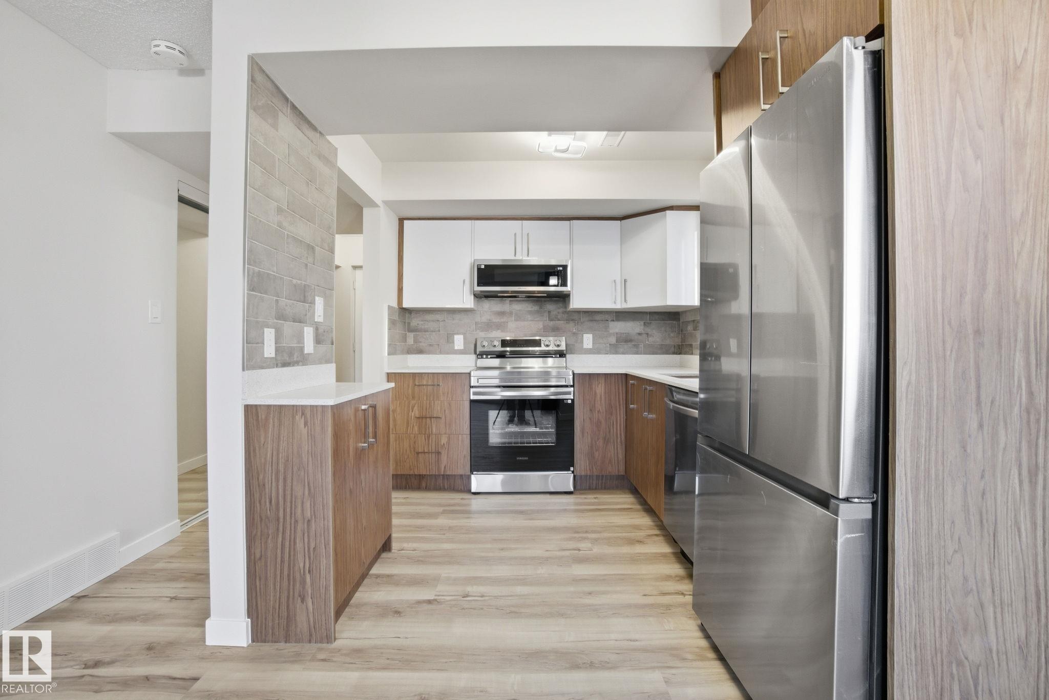 71 Lancaster Terrace, Edmonton, AB - Indoor Photo Showing Kitchen With Stainless Steel Kitchen