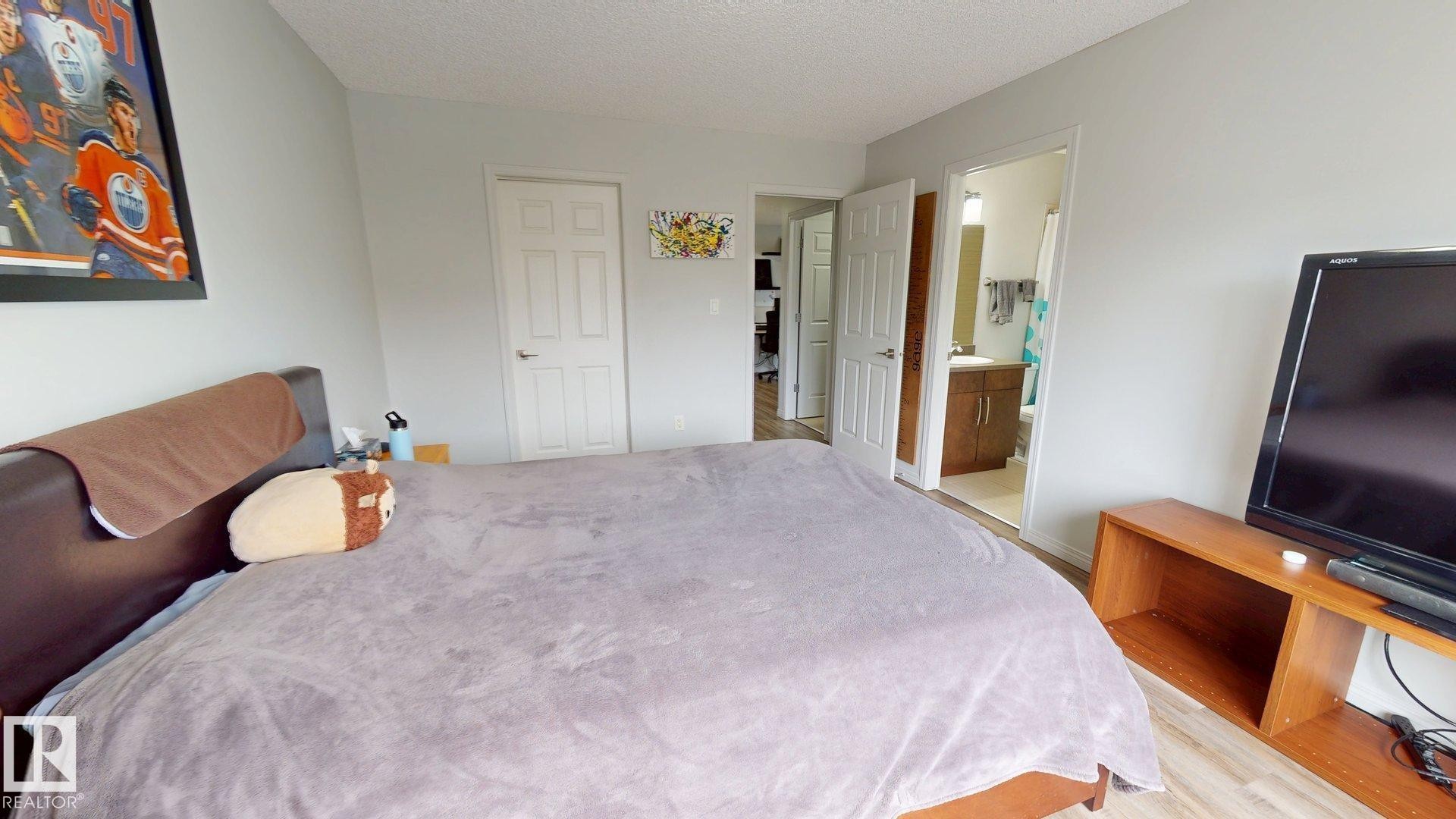 1640 Chapman Way, Edmonton, AB