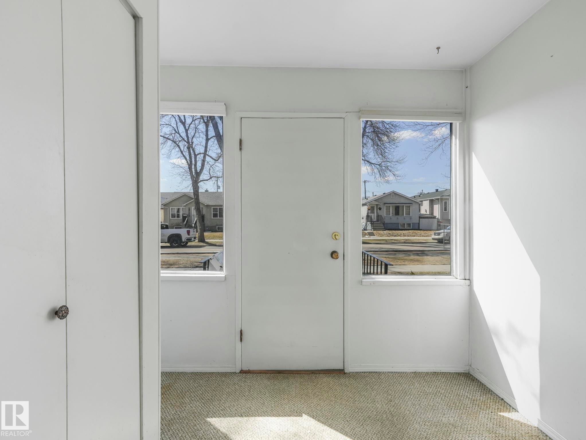 12245 96 Street, Edmonton, AB - Indoor Photo Showing Other Room