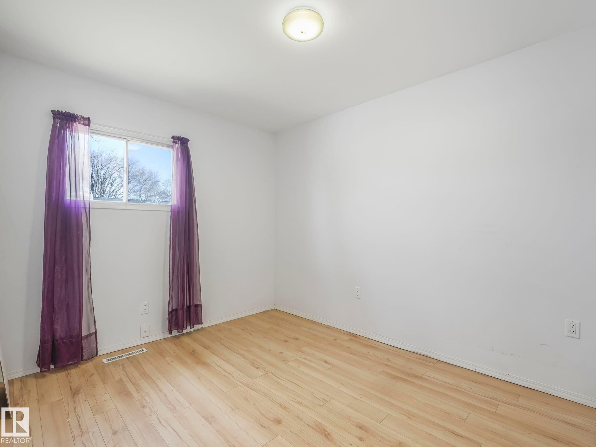 12245 96 Street, Edmonton, AB - Indoor Photo Showing Other Room