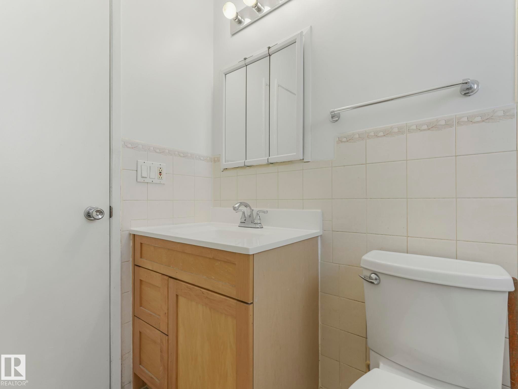 12245 96 Street, Edmonton, AB - Indoor Photo Showing Bathroom