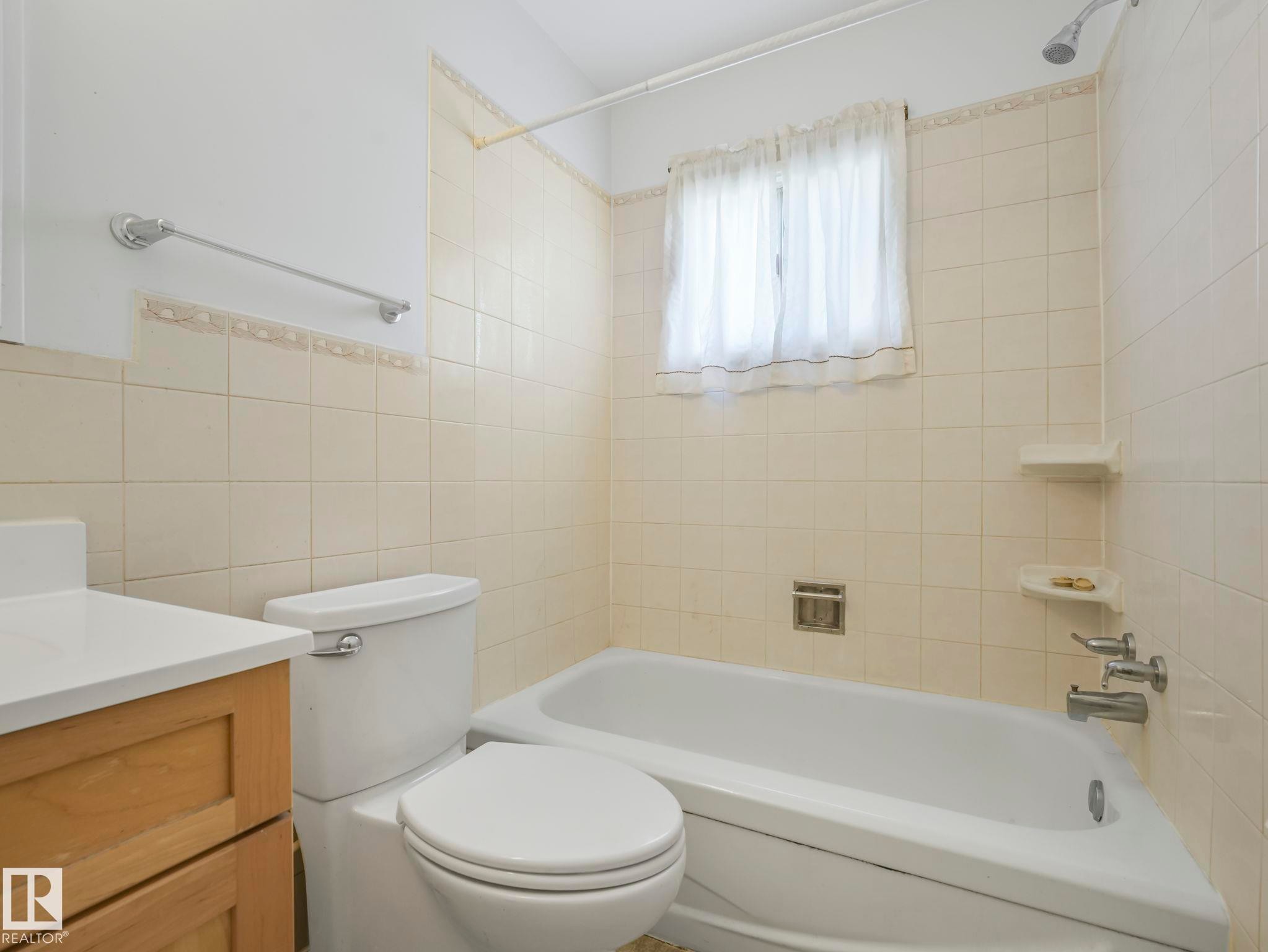 12245 96 Street, Edmonton, AB - Indoor Photo Showing Bathroom