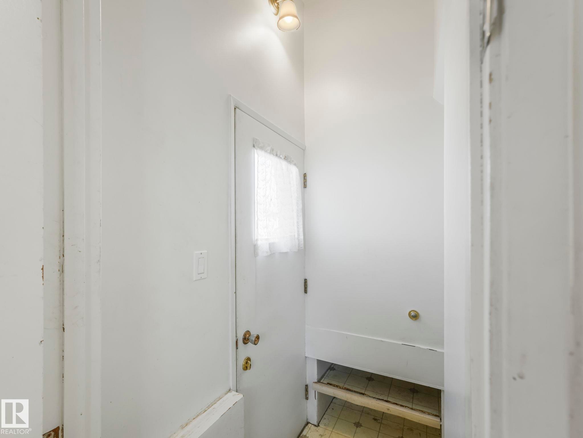 12245 96 Street, Edmonton, AB - Indoor Photo Showing Other Room