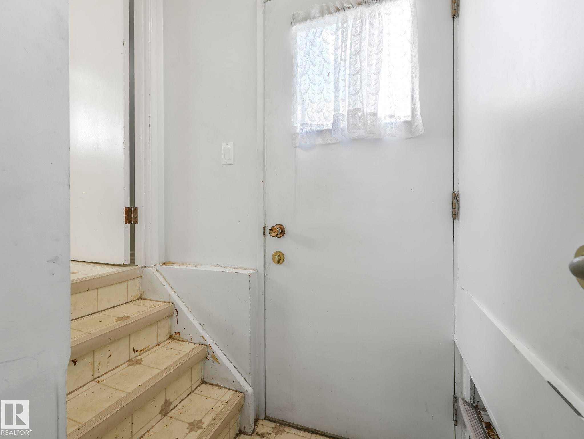 12245 96 Street, Edmonton, AB - Indoor Photo Showing Other Room