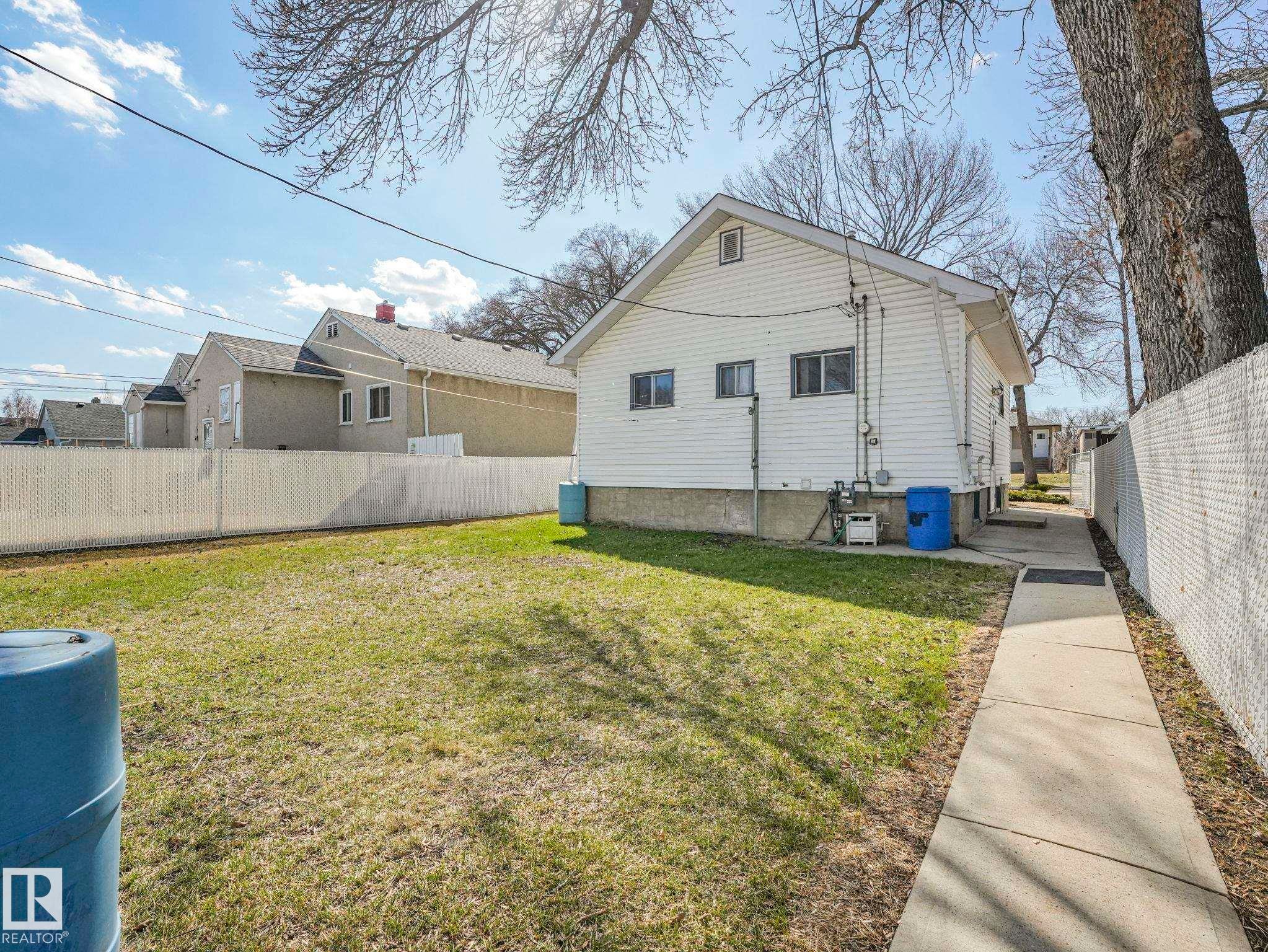 12245 96 Street, Edmonton, AB - Outdoor