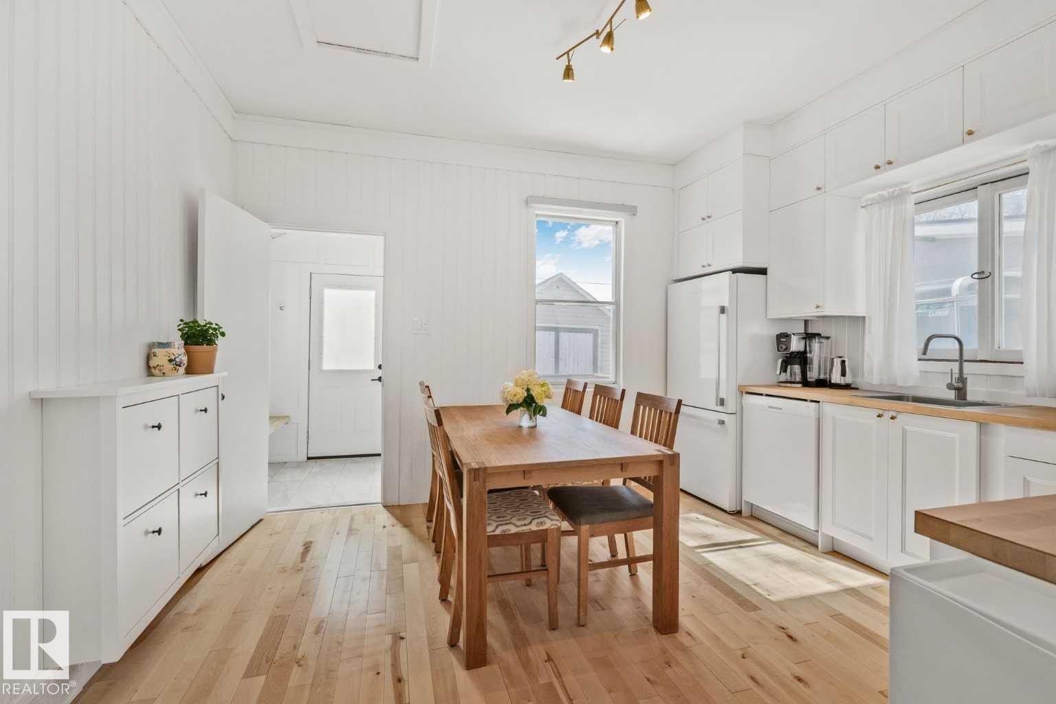 5015 49 Avenue, Onoway, AB - Indoor