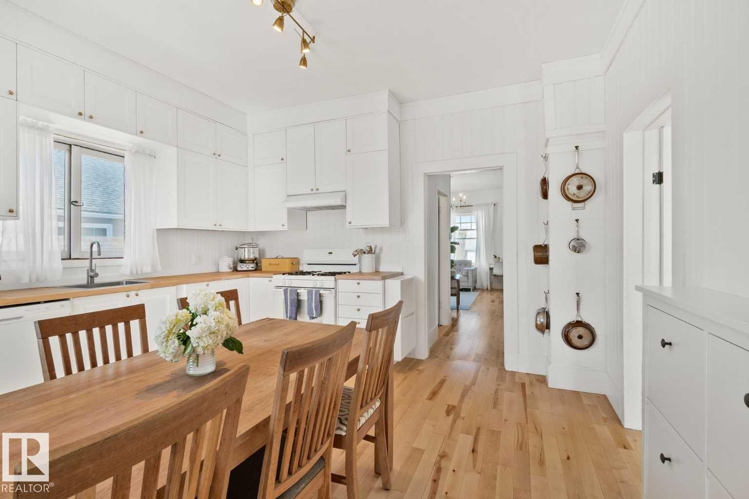 5015 49 Avenue, Onoway, AB - Indoor