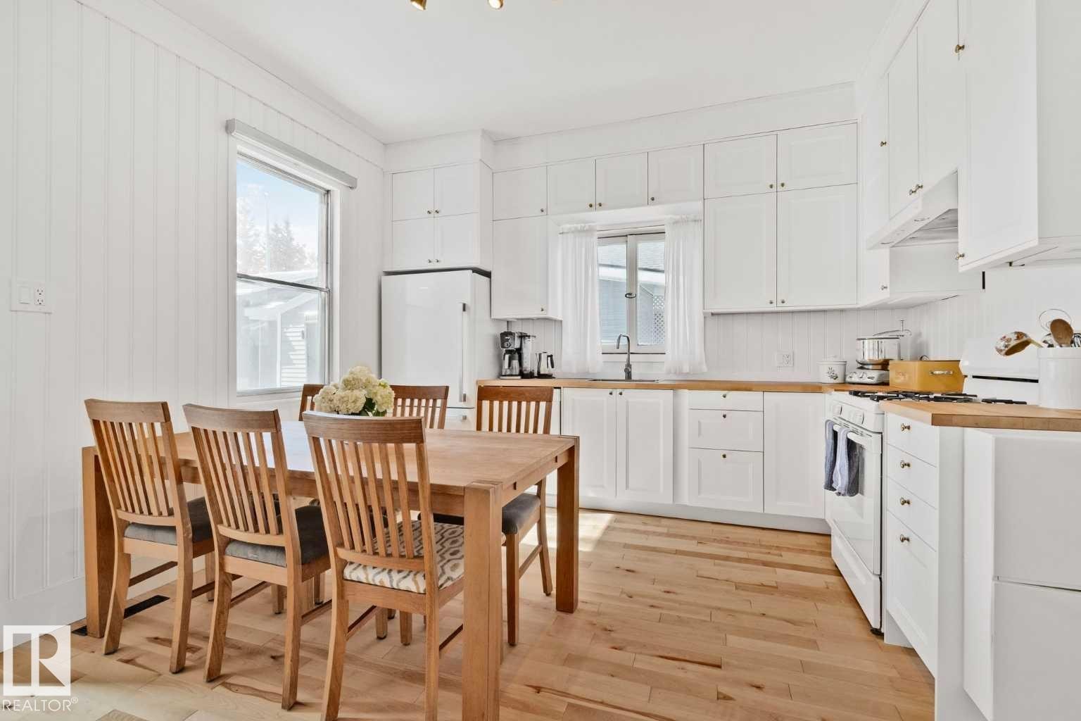 5015 49 Avenue, Onoway, AB - Indoor