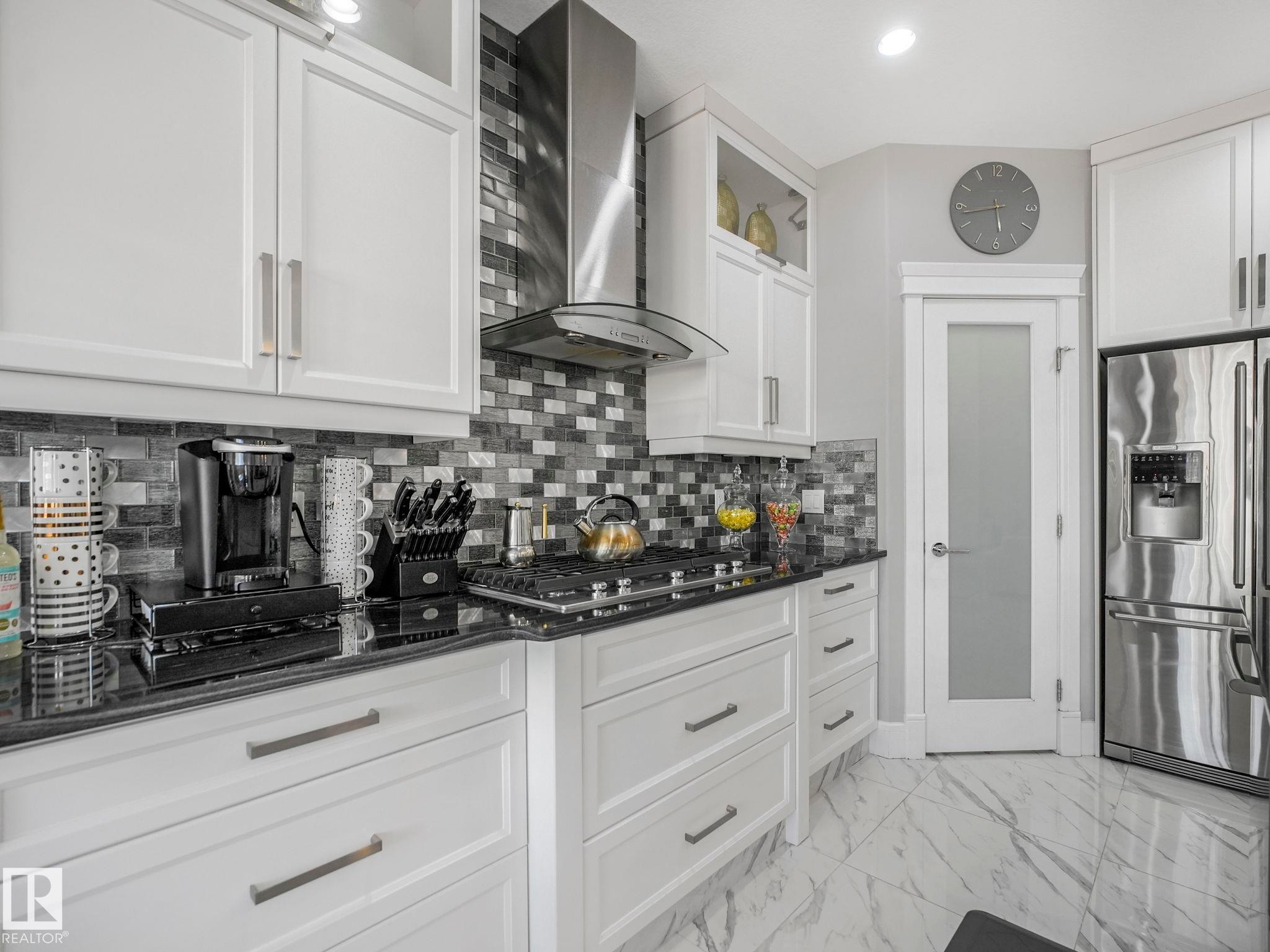 7532 173 Avenue, Edmonton, AB - Indoor Photo Showing Kitchen With Upgraded Kitchen