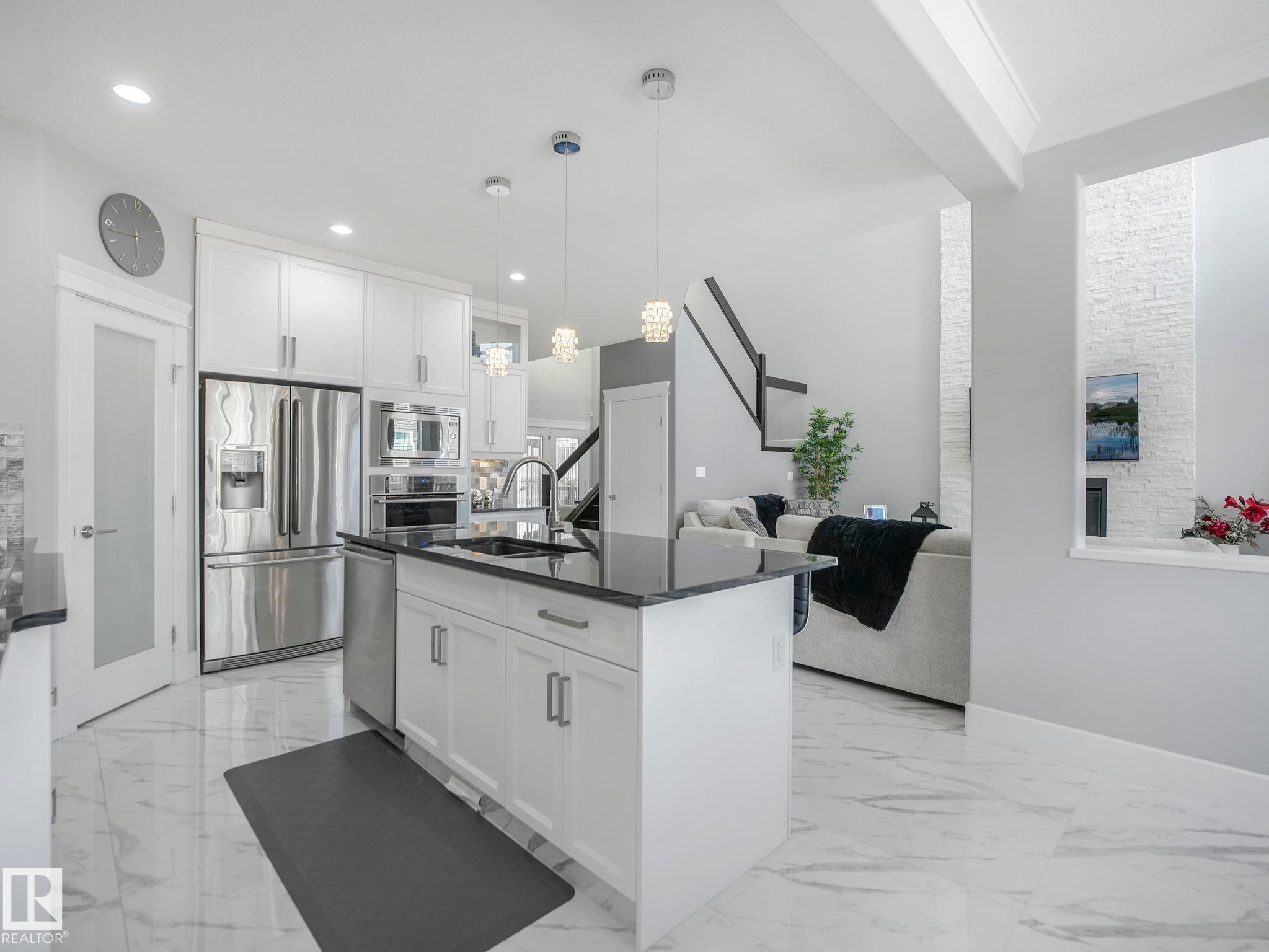 7532 173 Avenue, Edmonton, AB - Indoor Photo Showing Kitchen With Upgraded Kitchen