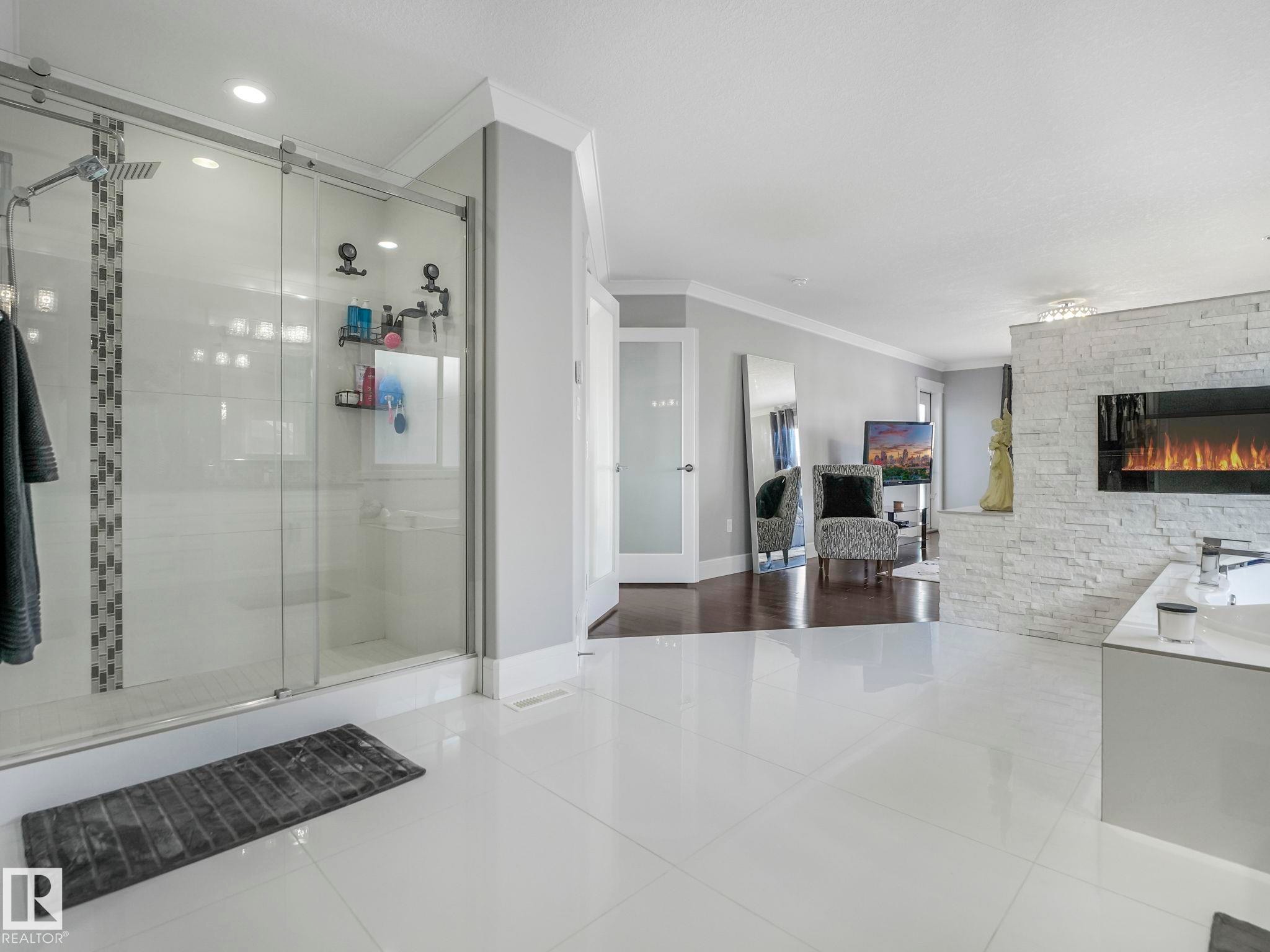 7532 173 Avenue, Edmonton, AB - Indoor Photo Showing Bathroom