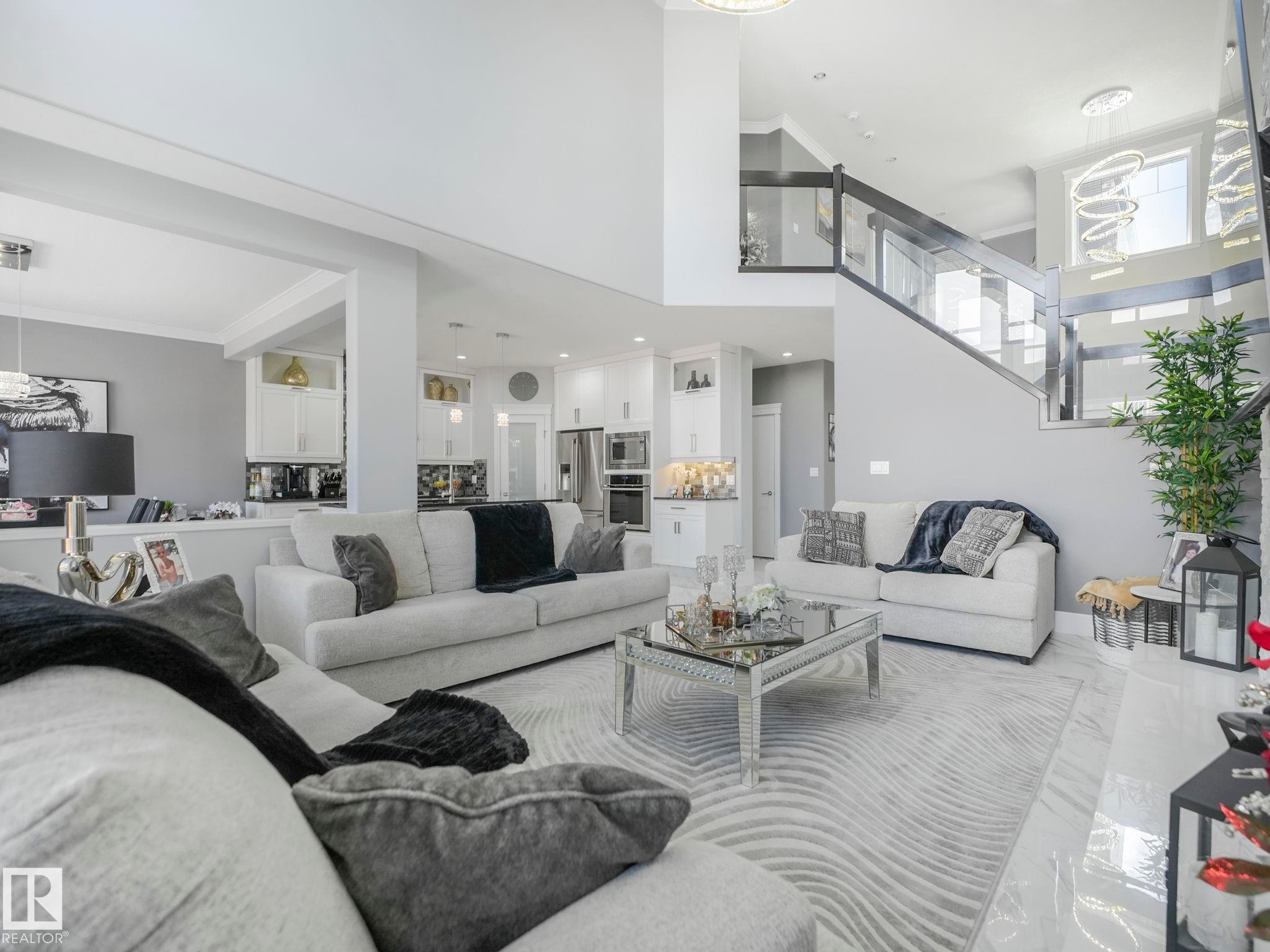 7532 173 Avenue, Edmonton, AB - Indoor Photo Showing Living Room