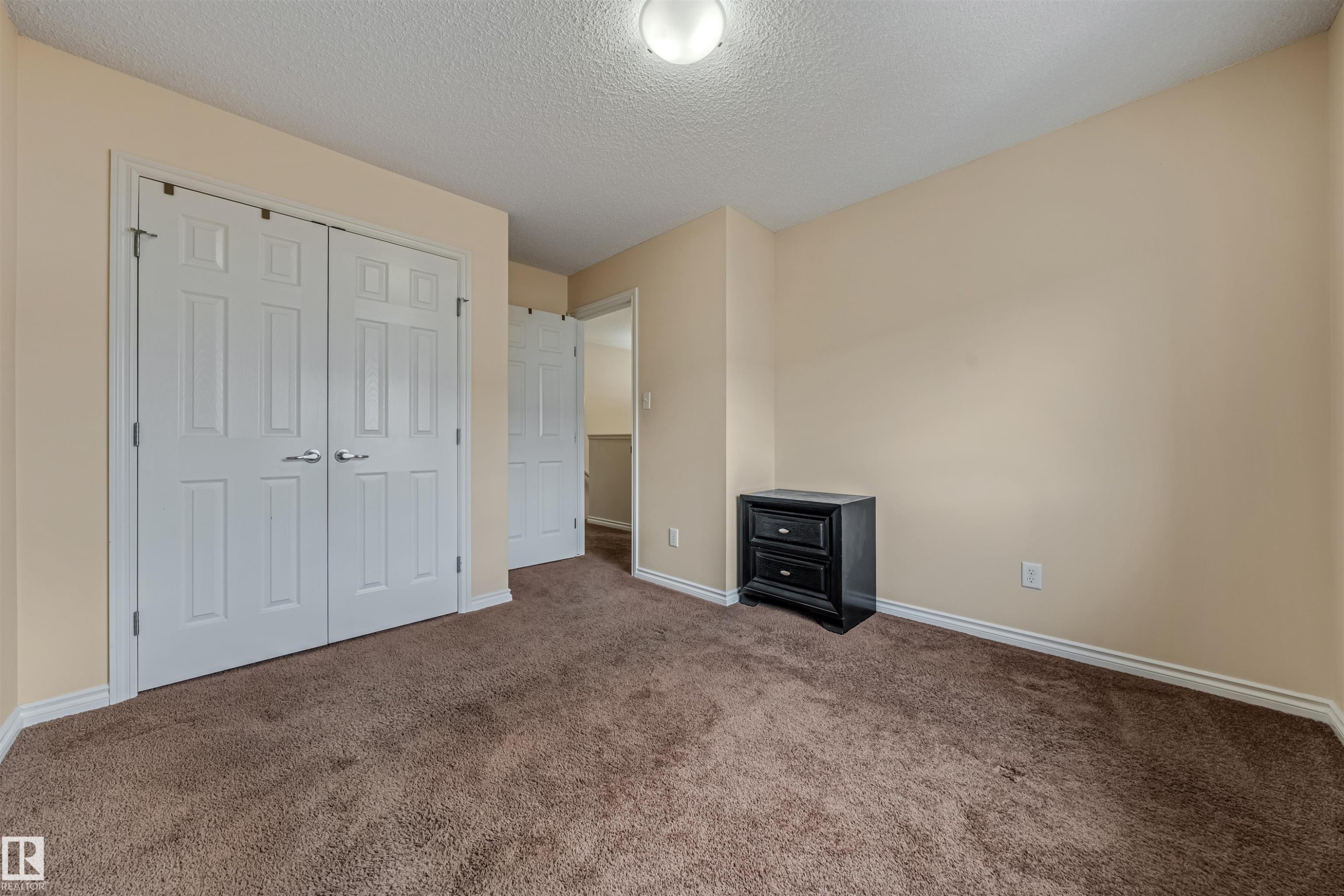 Room featuring neutral wall tones and a textured ceiling - 2314 22 Avenue, Edmonton, AB - Indoor