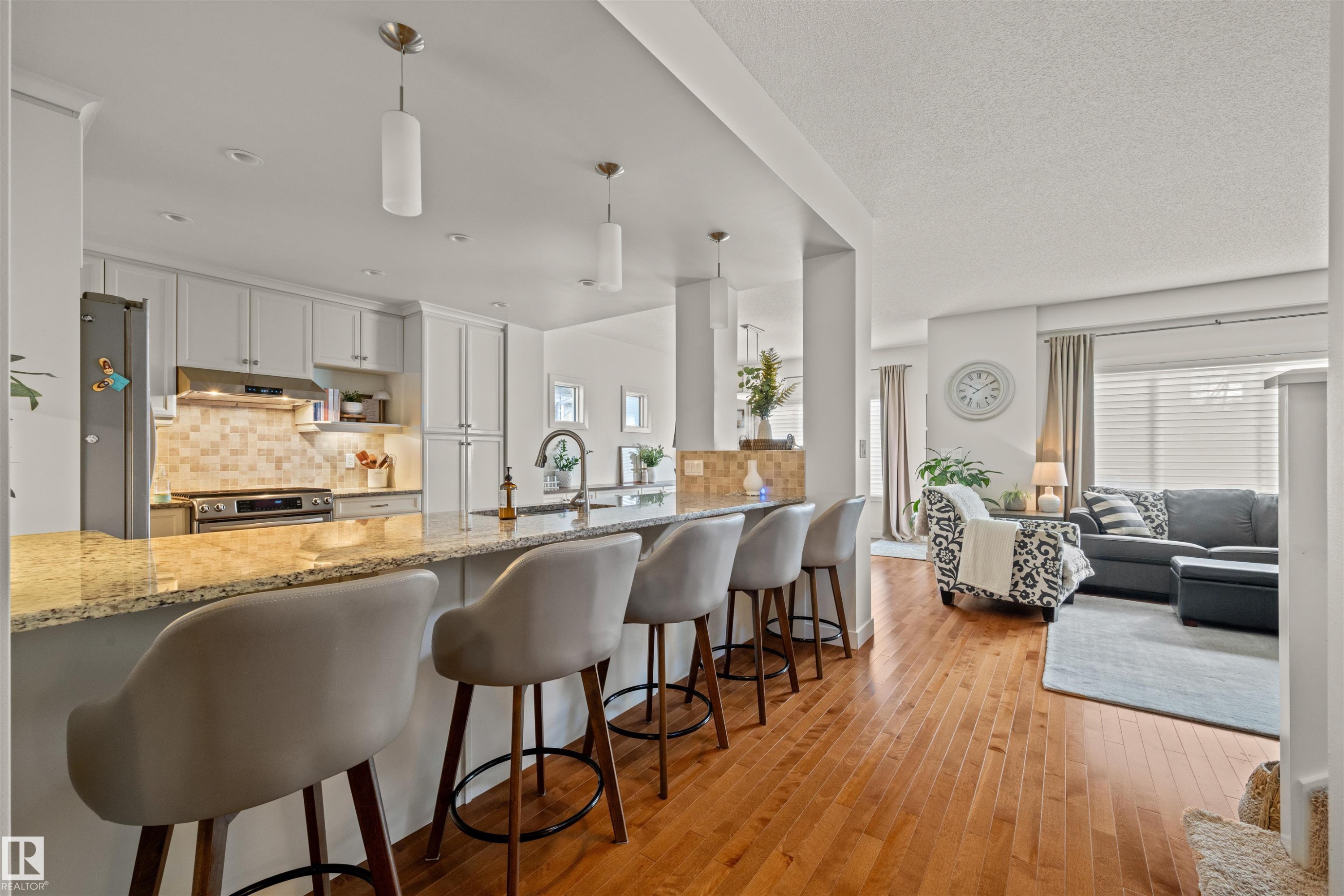 12927 202 Street, Edmonton, AB - Indoor Photo Showing Kitchen With Upgraded Kitchen