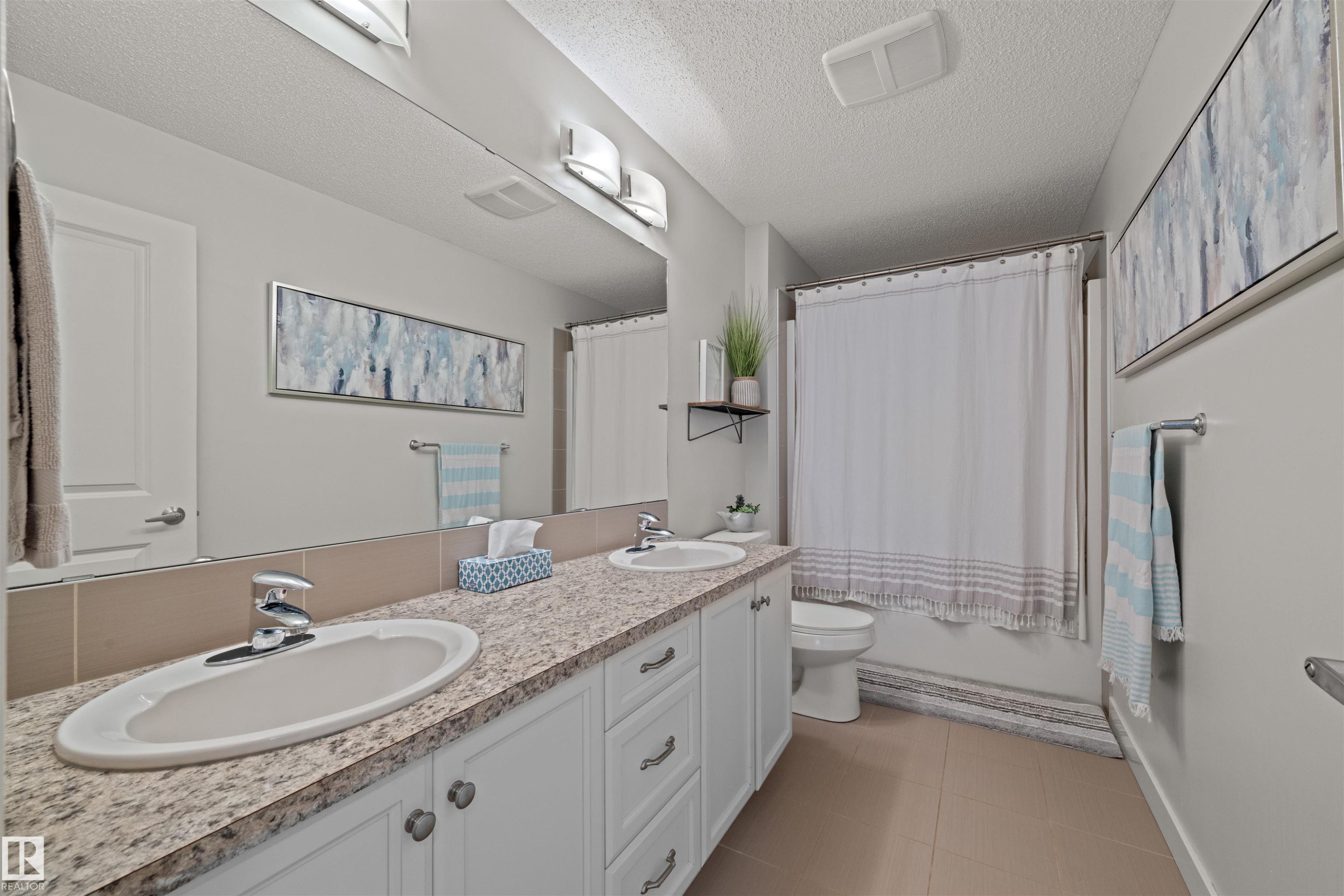 12927 202 Street, Edmonton, AB - Indoor Photo Showing Bathroom