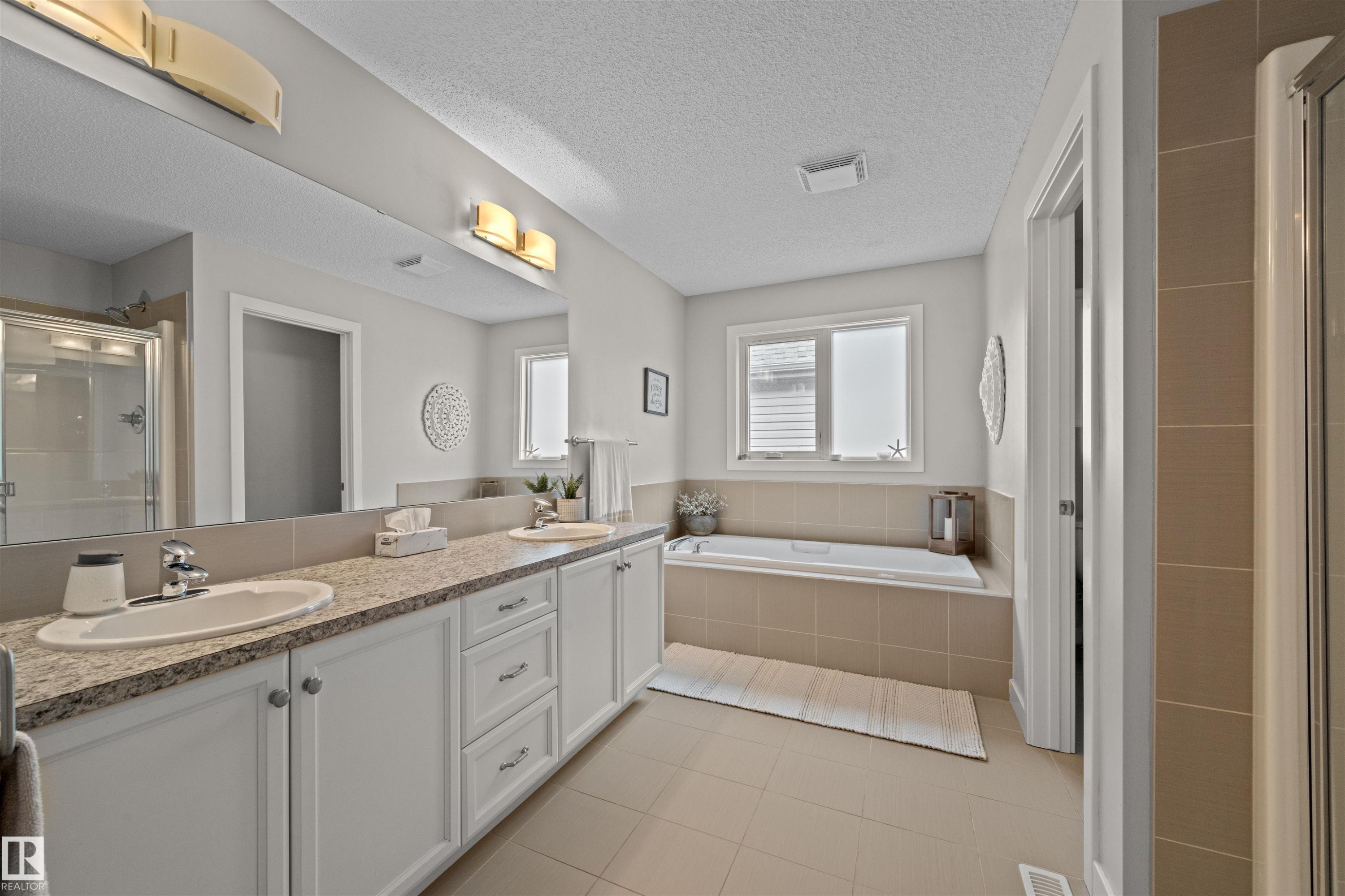 12927 202 Street, Edmonton, AB - Indoor Photo Showing Bathroom