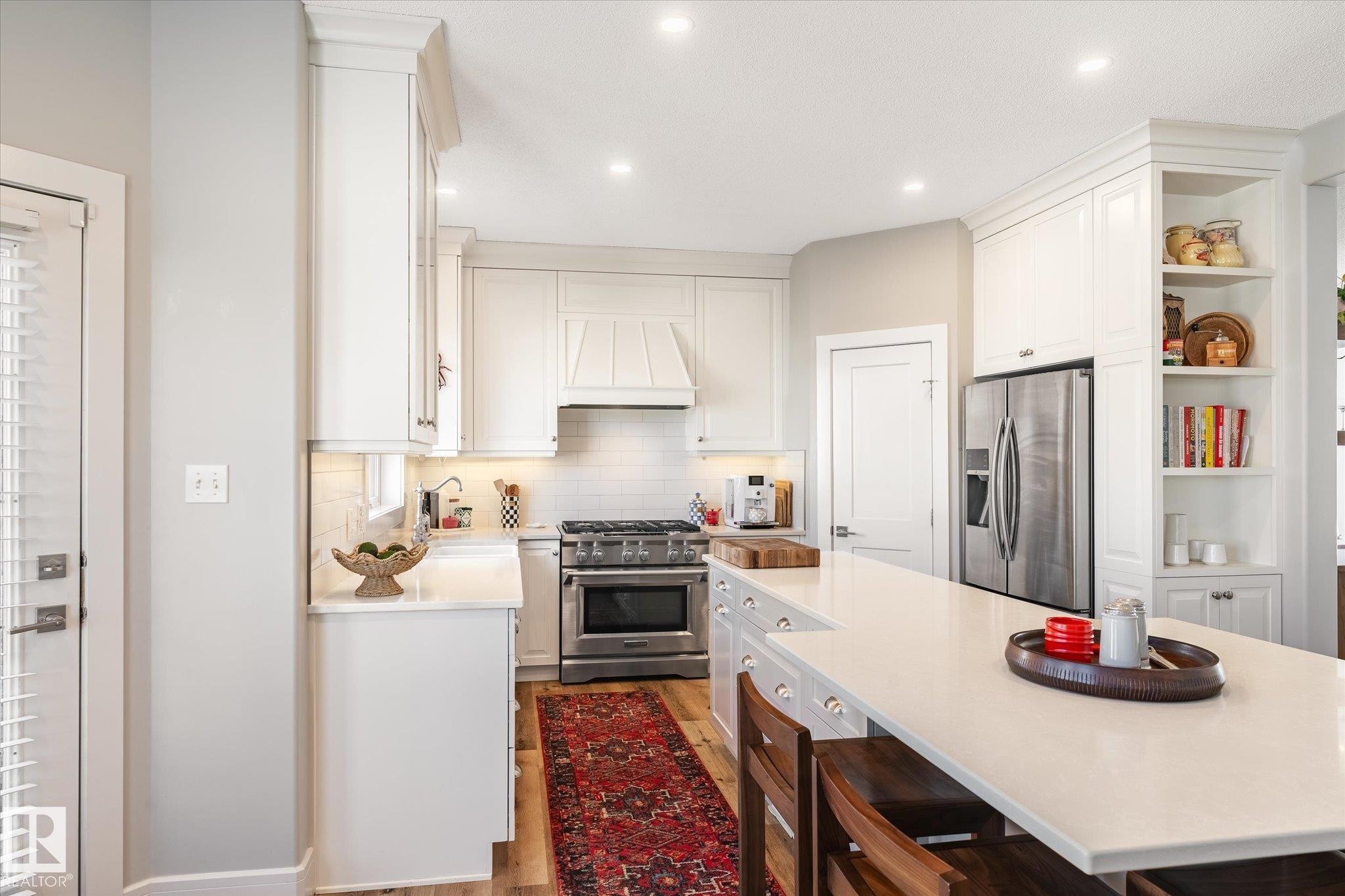 40 Dunfield Crescent, St. Albert, AB - Indoor Photo Showing Kitchen With Upgraded Kitchen