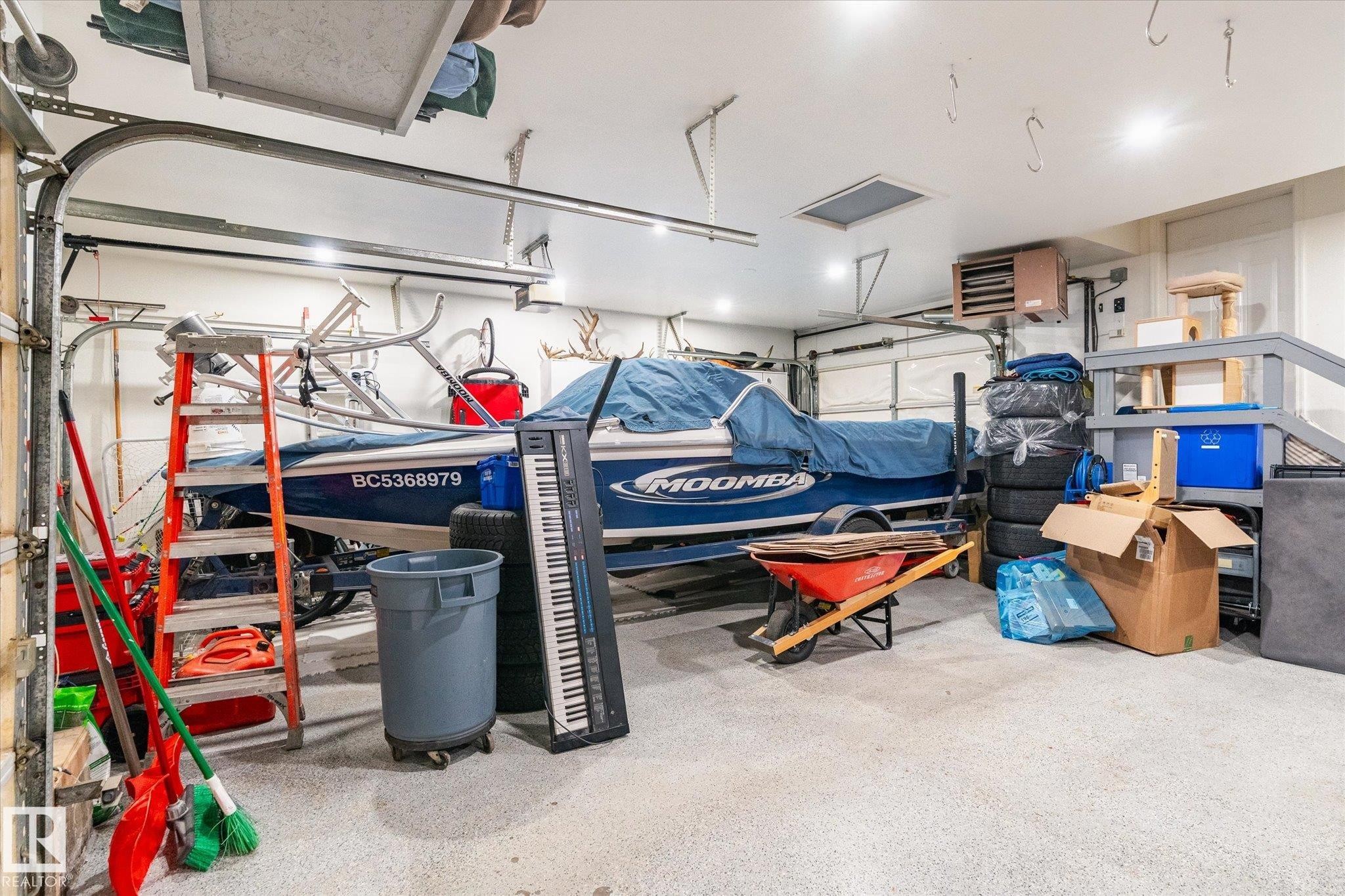 40 Dunfield Crescent, St. Albert, AB - Indoor Photo Showing Garage