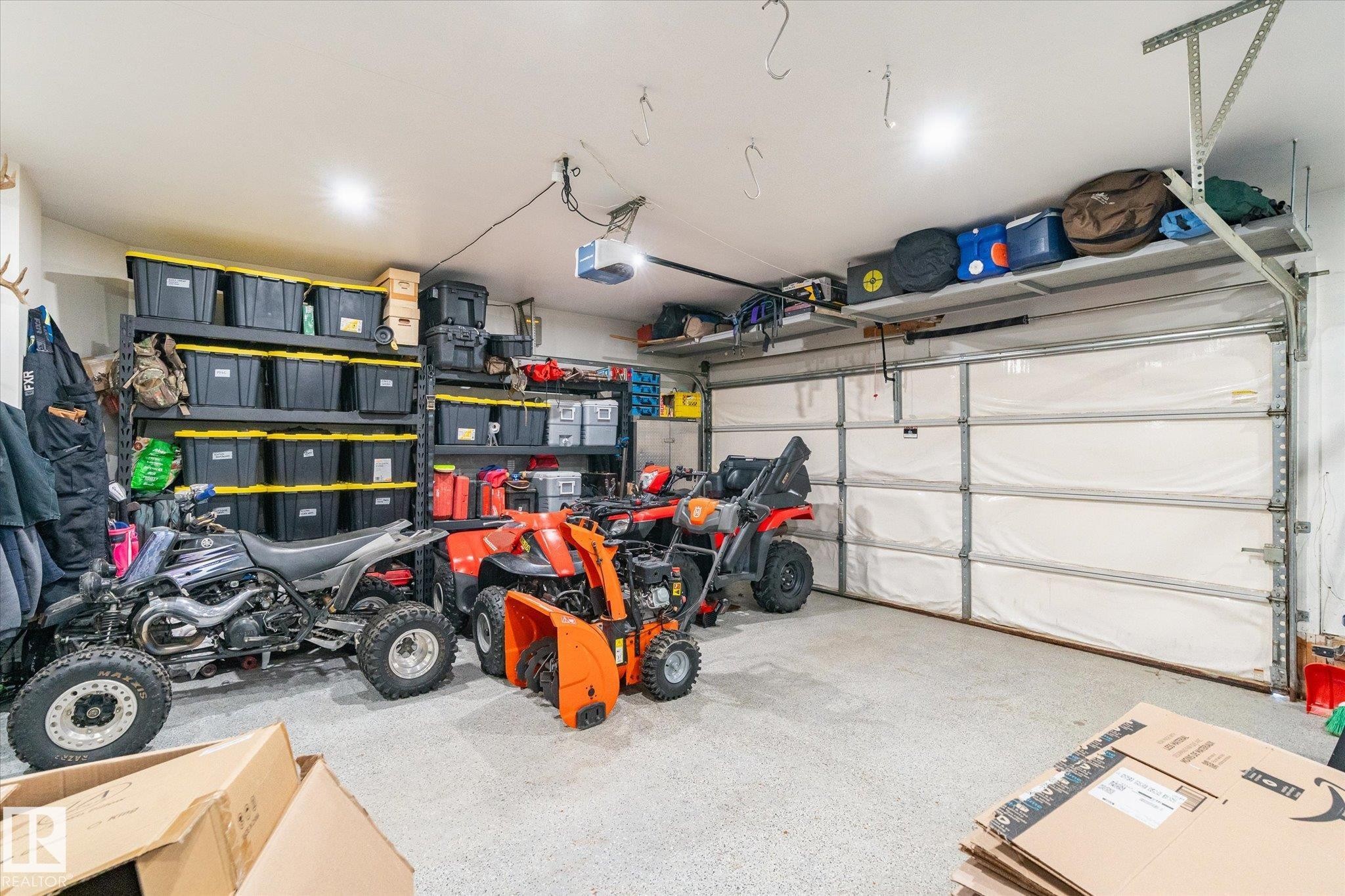 40 Dunfield Crescent, St. Albert, AB - Indoor Photo Showing Garage