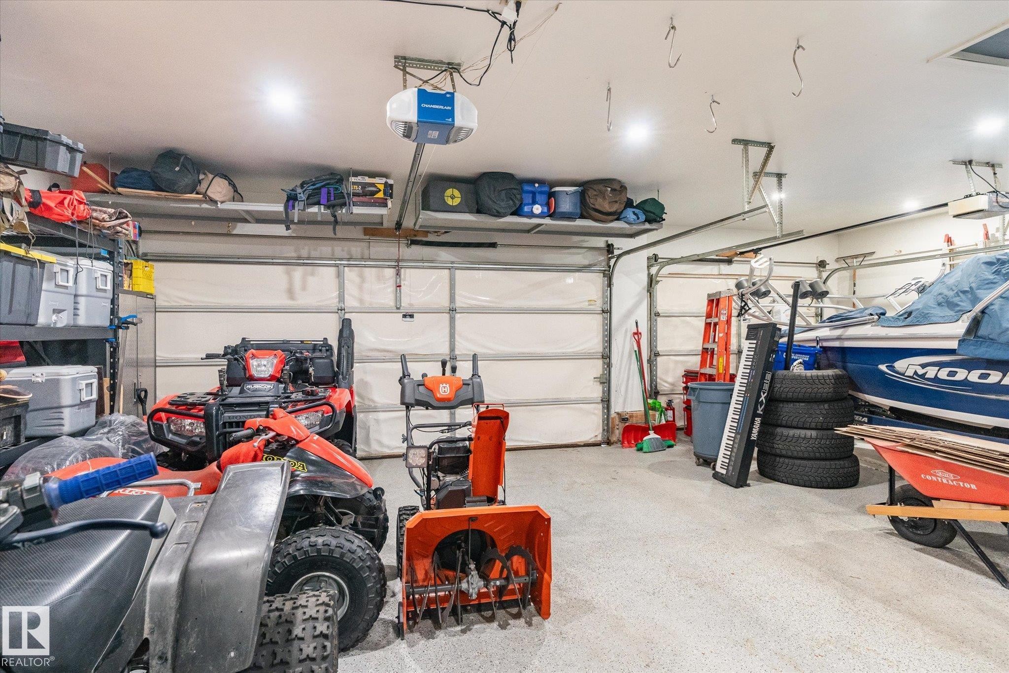 40 Dunfield Crescent, St. Albert, AB - Indoor Photo Showing Garage
