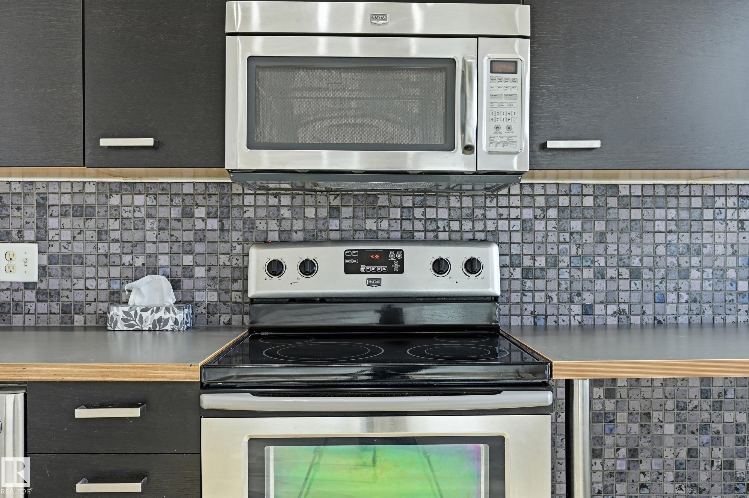 1805 10024 Jasper Avenue, Edmonton, AB - Indoor Photo Showing Kitchen