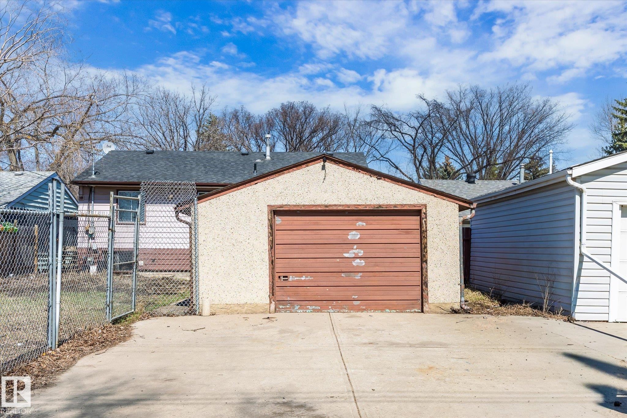 Detached garage with a textured stucco exterior and a sectional overhead door - 10531 128 Avenue, Edmonton, AB - Outdoor With Exterior