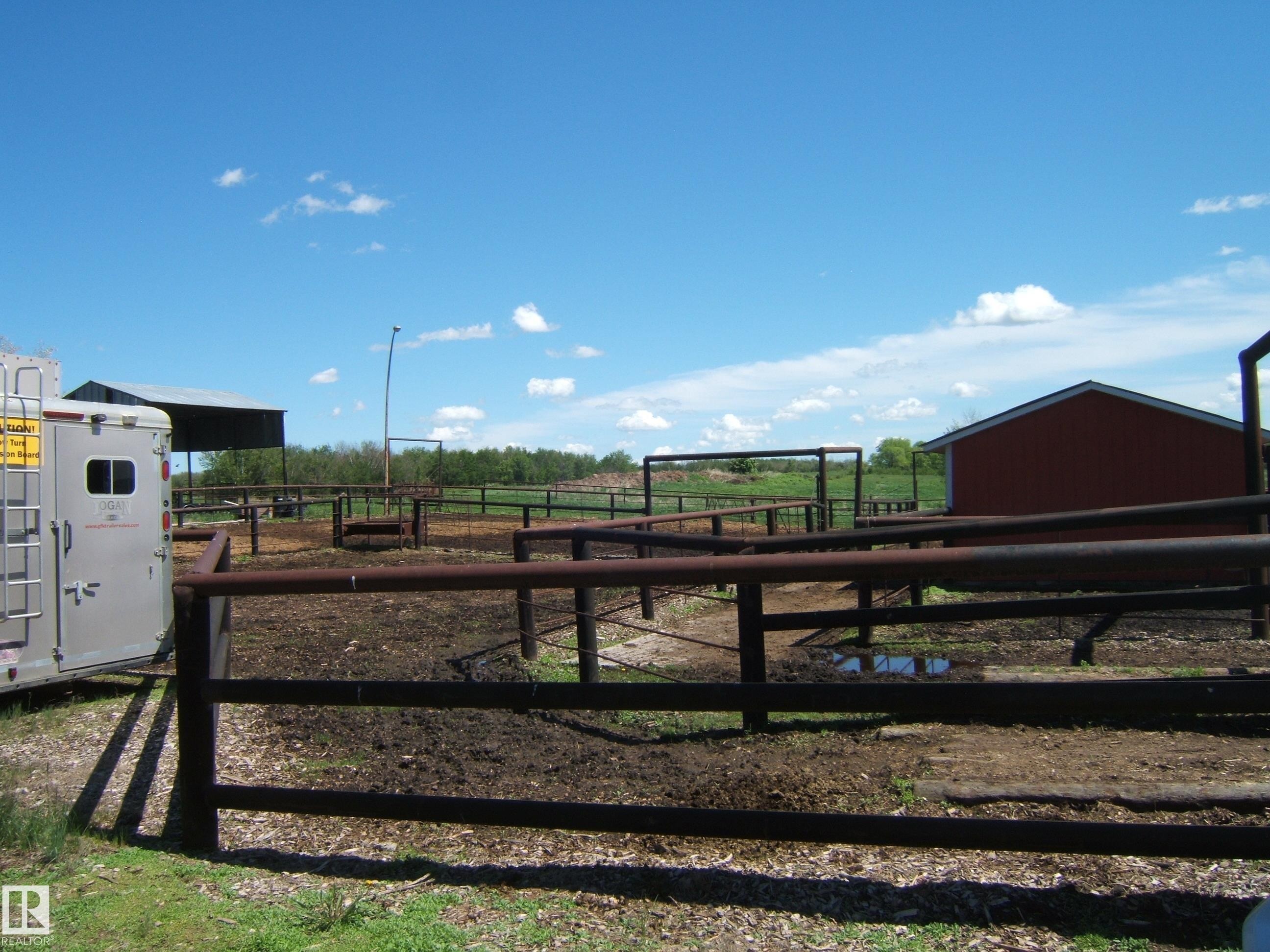 Extensive outdoor corrals featuring dark-toned metal fencing - 123064 Hwy 45, Rural Two Hills County, AB
